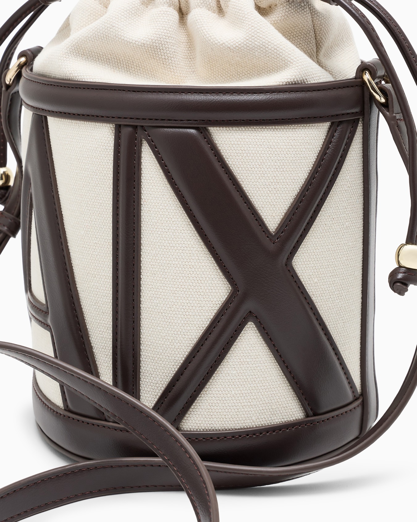 Bucket Bag in tessuto resistente Slide 4