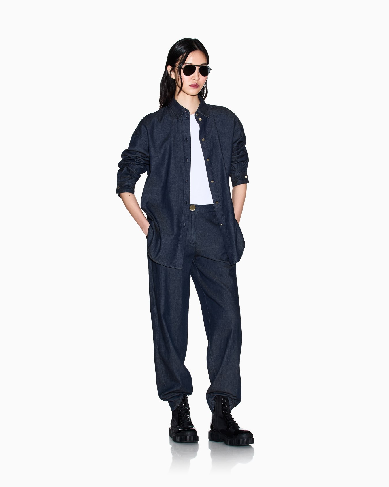 Trousers in technical fabric Slide 1