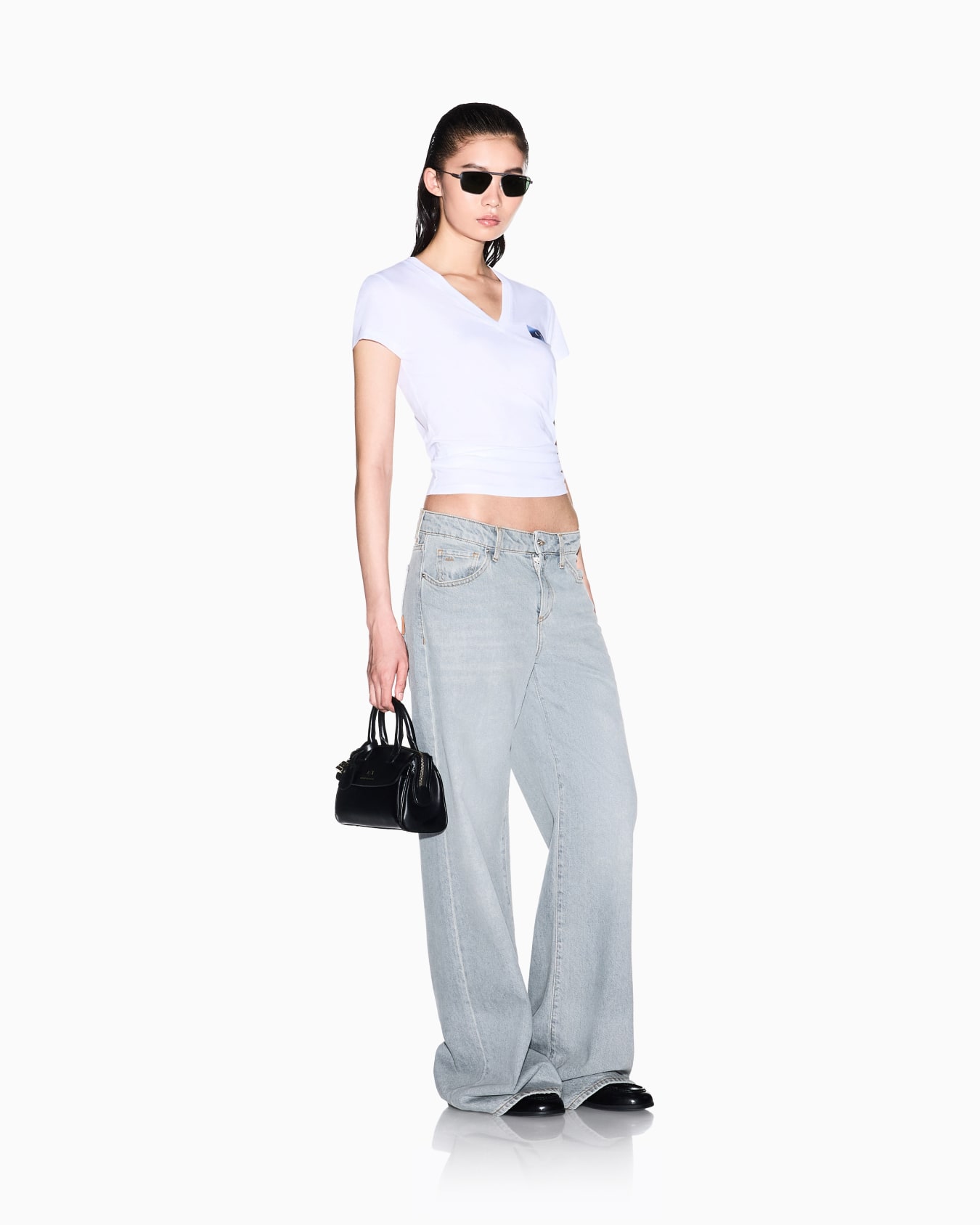 T-shirt slim fit in jersey di cotone tinta unita Slide 1