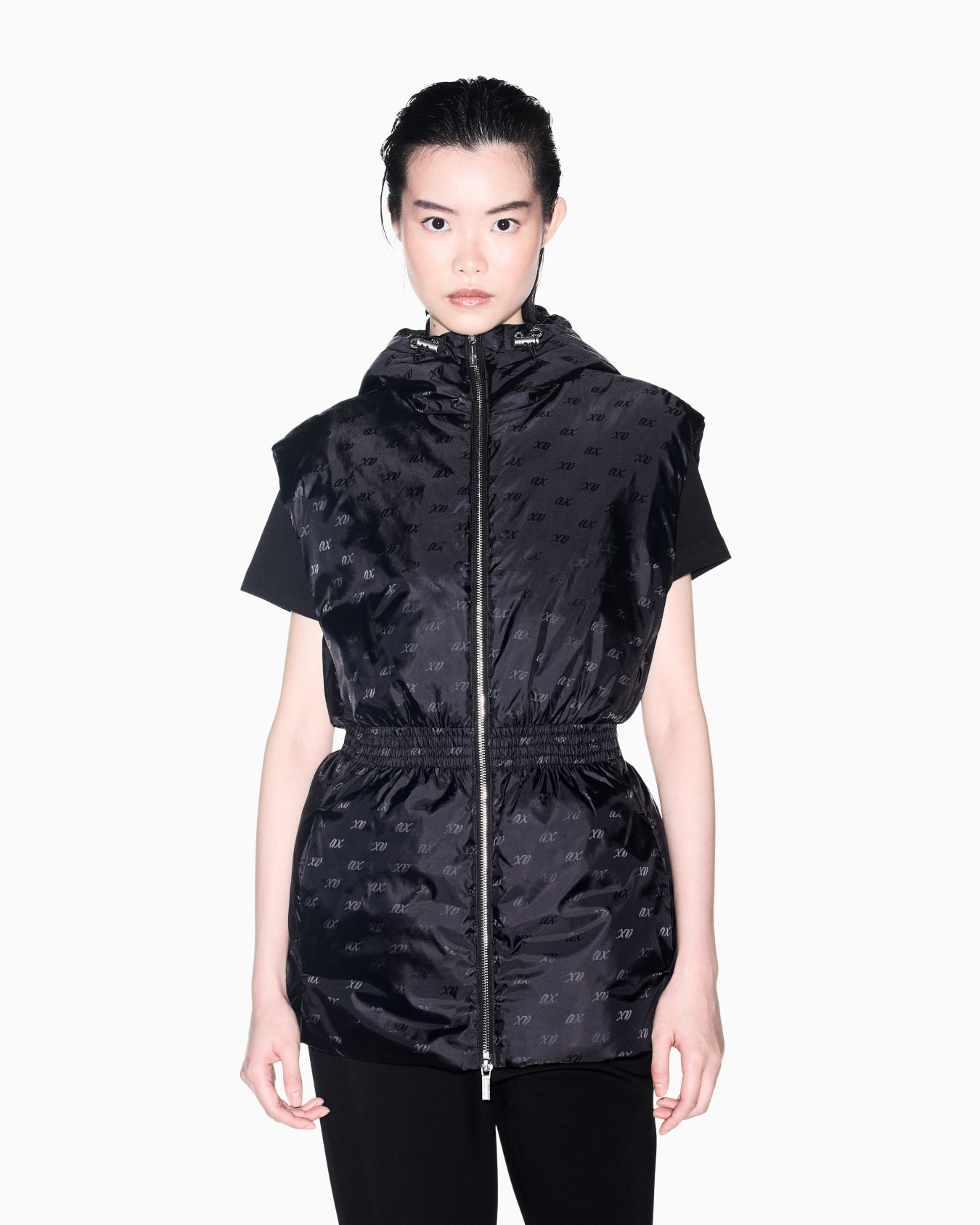 Sleeveless jacket in recycled nylon jacquard 슬라이드 3
