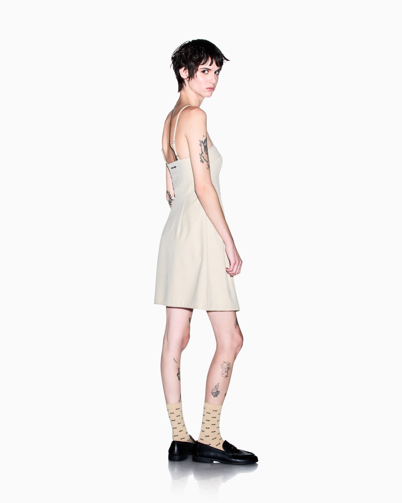 slim fit dress in viscose and wool Slide 4