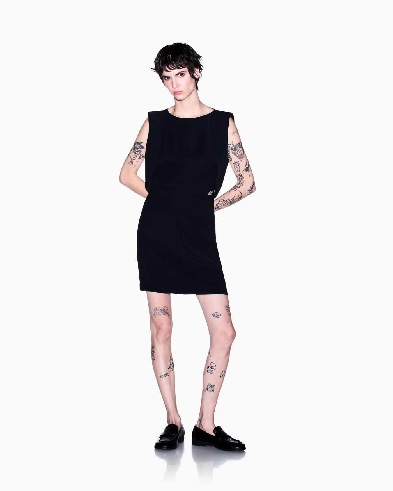 Vestido entallado sin mangas con espalda drapeada Diapositiva 1