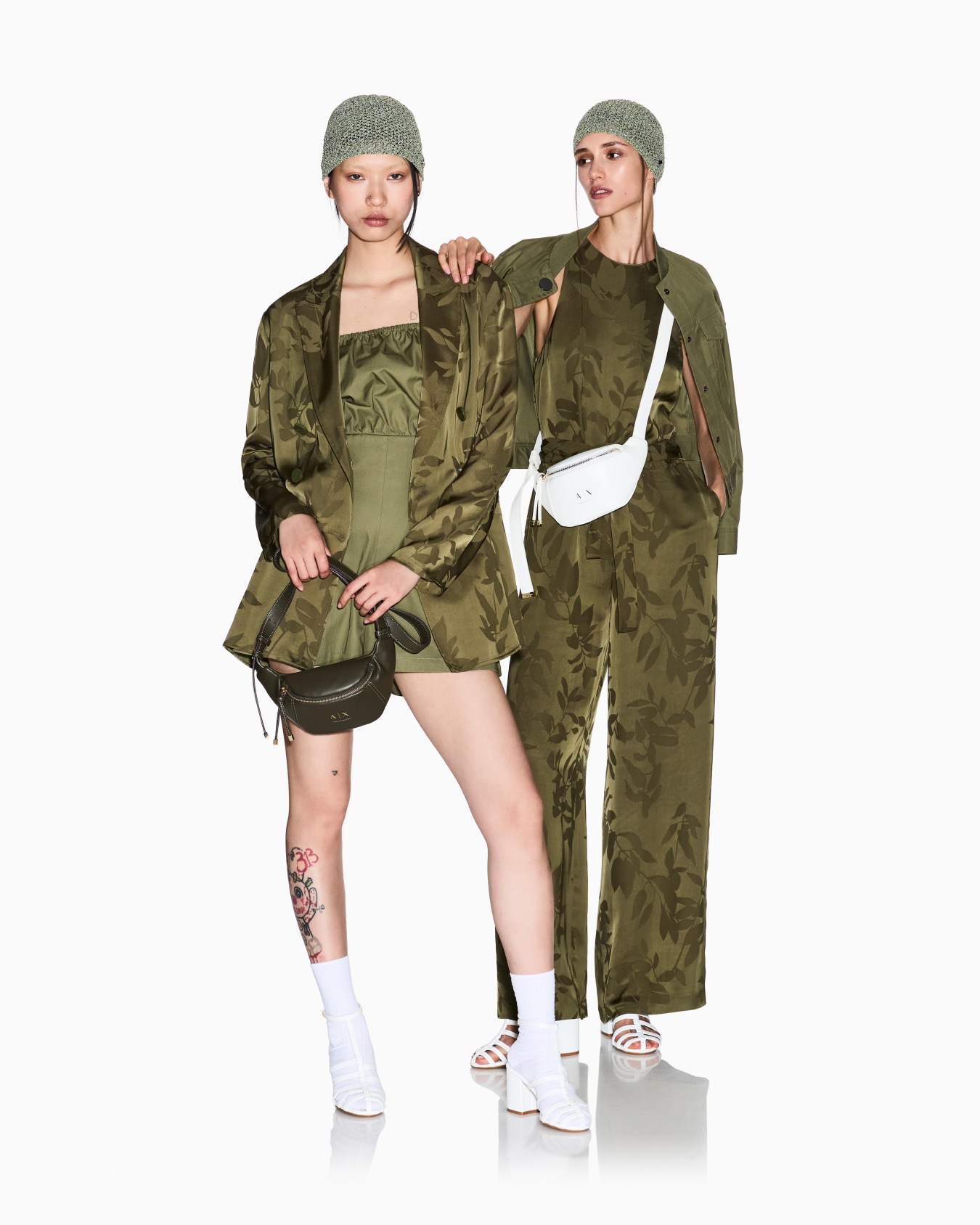 AXロゴ ベルトライクミニボディバッグ スライドする 3