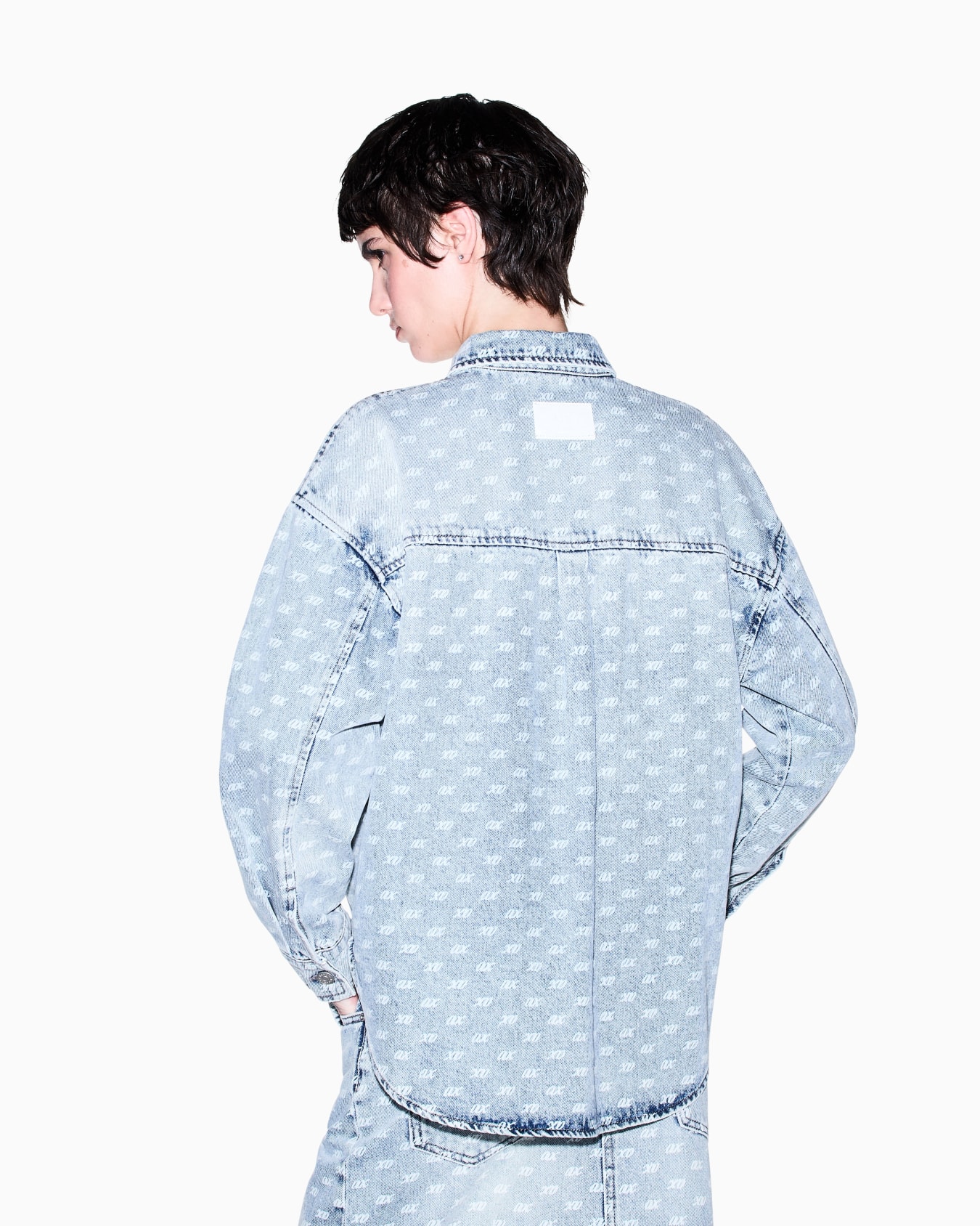 Camisa vaquera con bolsillos y estampado integral Diapositiva 5