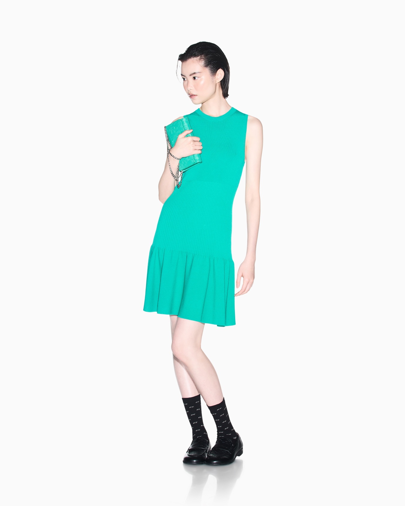 Vestido ajustado de punto sin mangas con falda acampanada Diapositiva 1