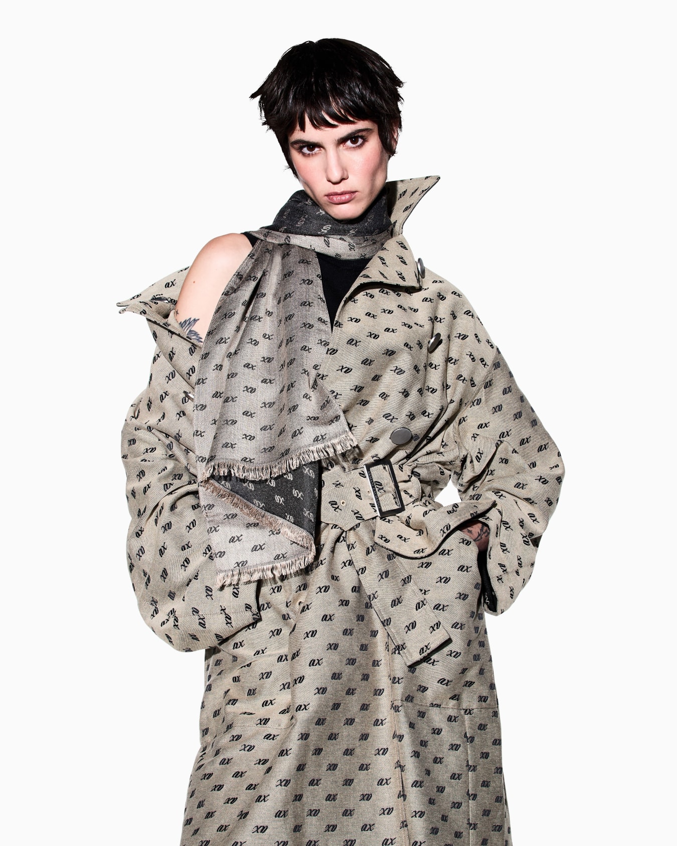 Jacquard scarf in viscose blend Slide 2