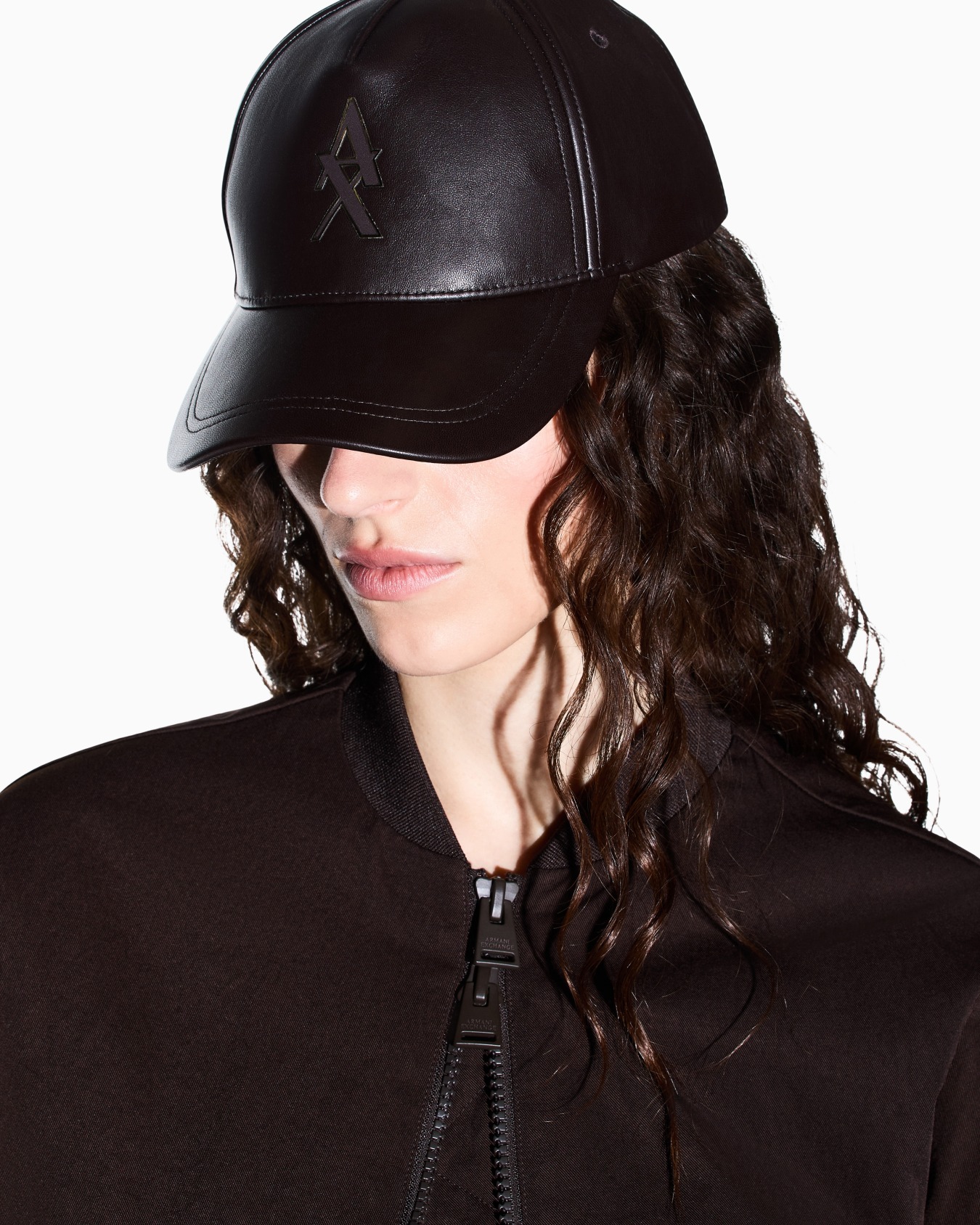 Gorra de béisbol de ecopiel con logotipo metálico Diapositiva 2