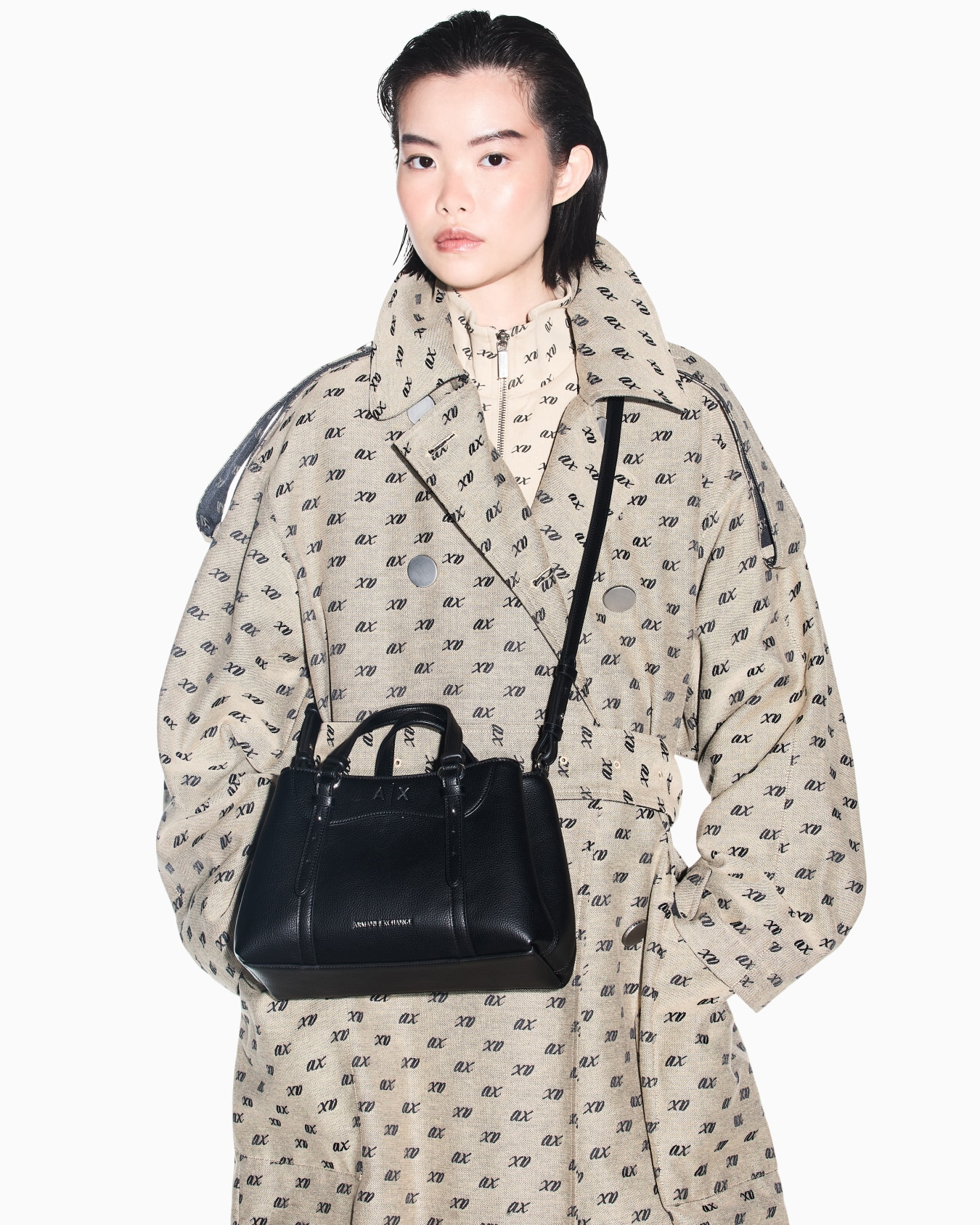 Borsa shopping con manici regolabili e logo frontale Slide 6