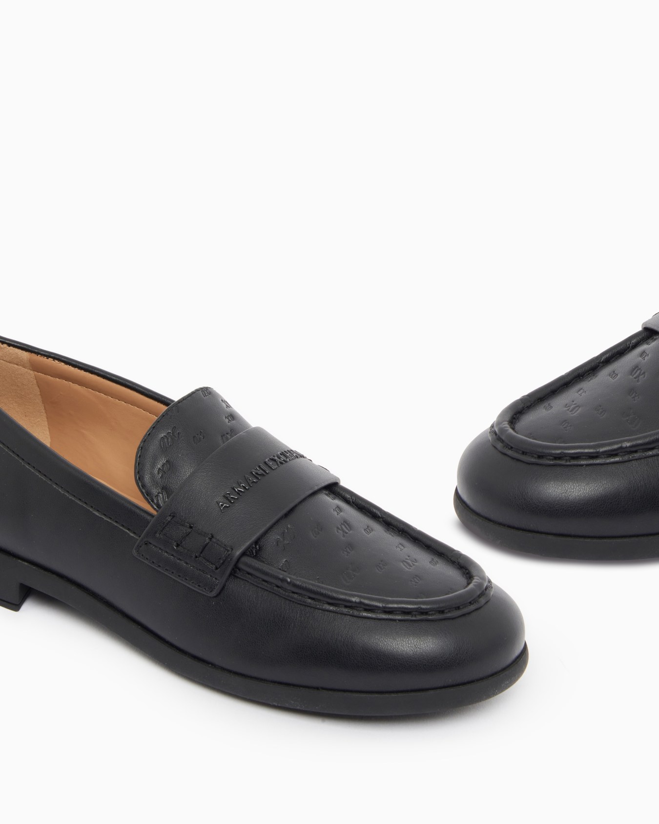 Mocasines clásicos con motivo en relieve y suela de goma Diapositiva 4