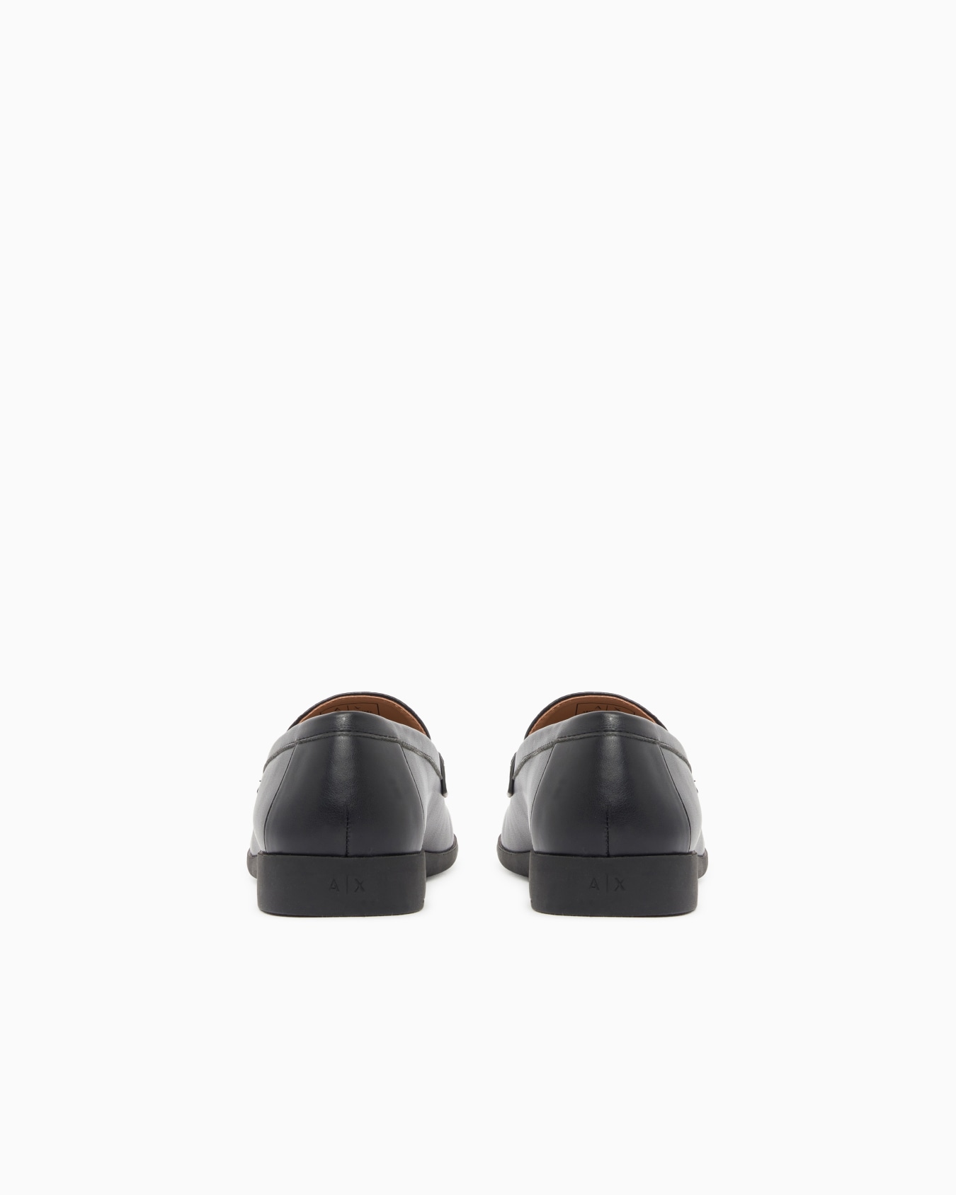 Mocasines clásicos con motivo en relieve y suela de goma Diapositiva 3