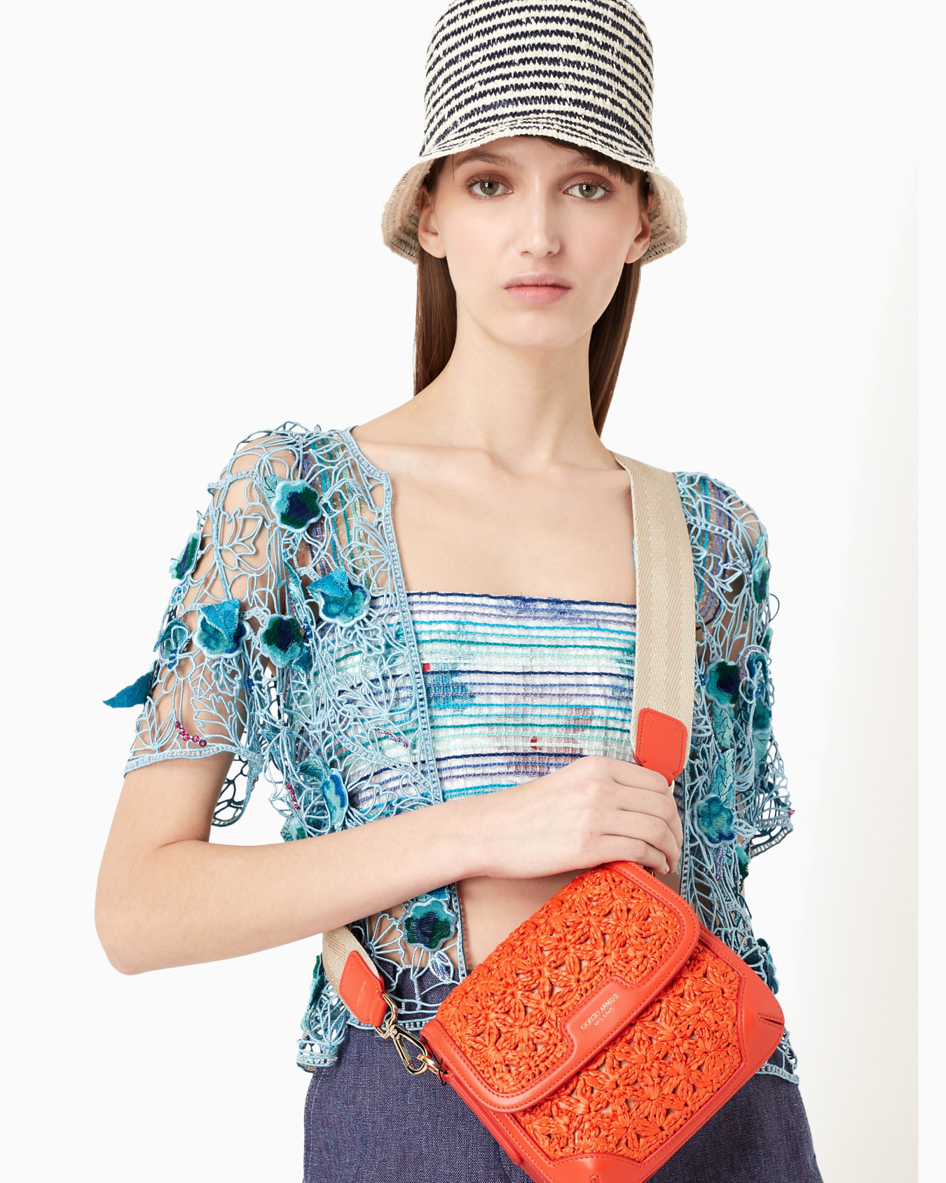 La Prima shoulder bag in plaited raffia and leather Slide 6