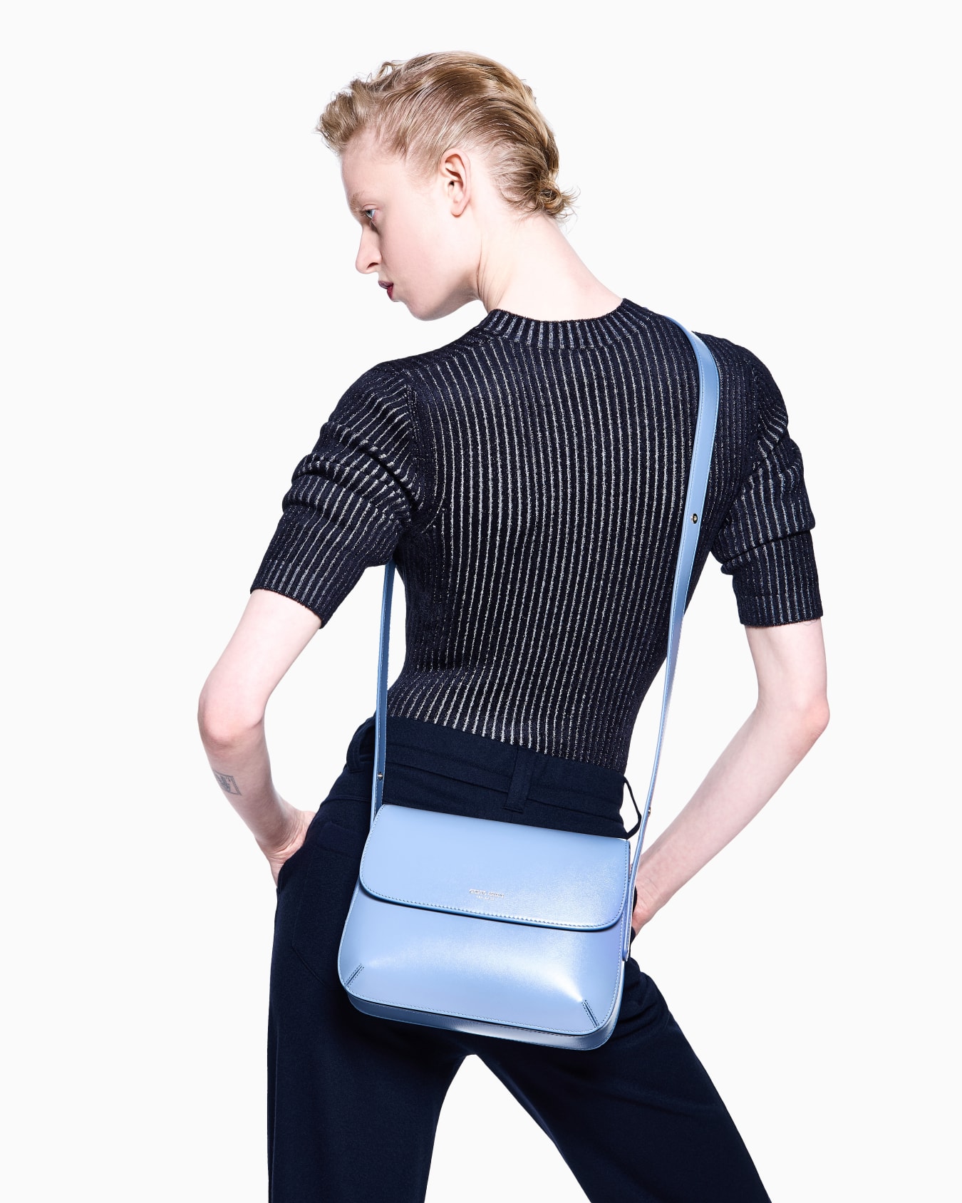 Mittelgroße la Prima aus strukturiertem Leder Folie 7