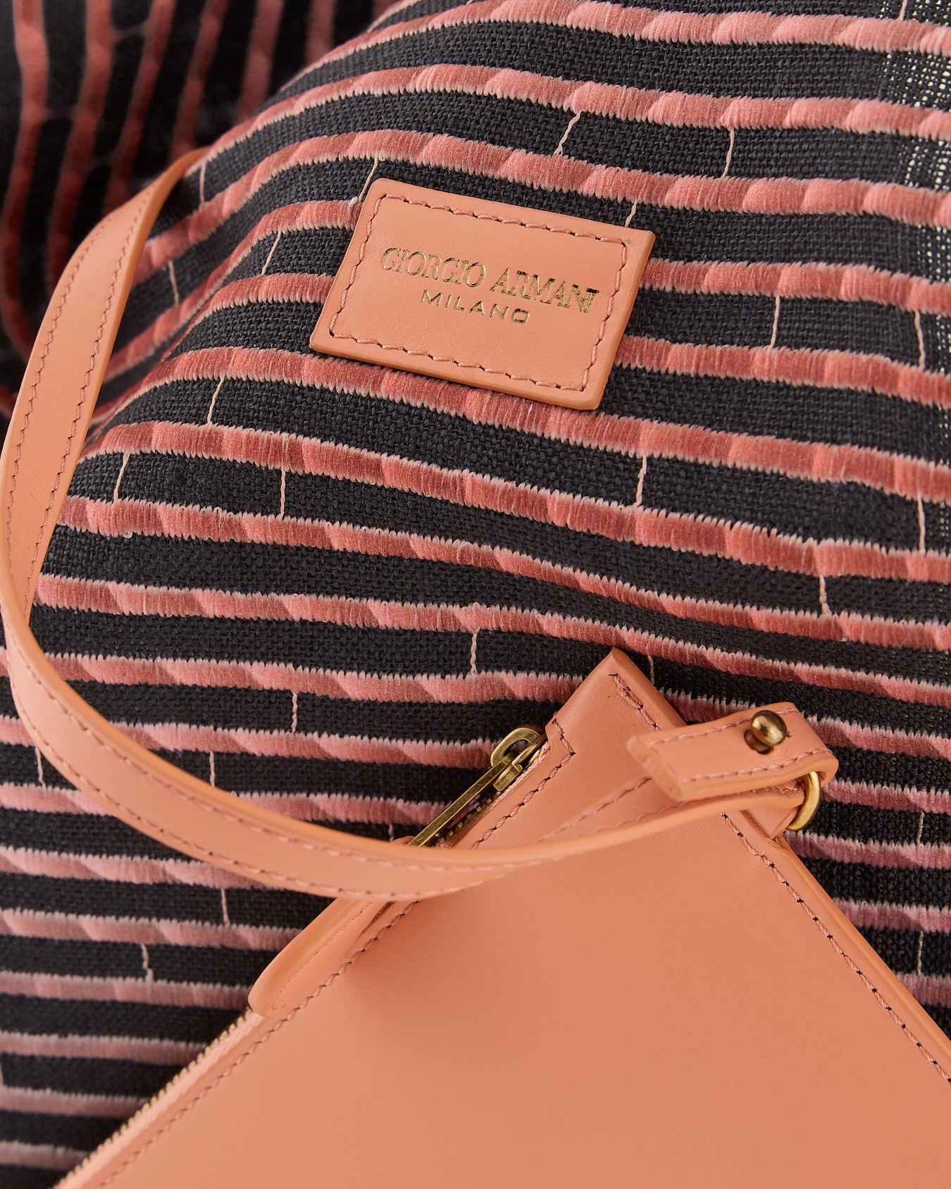 Borsa a spalla in canvas ricamato Slide 4