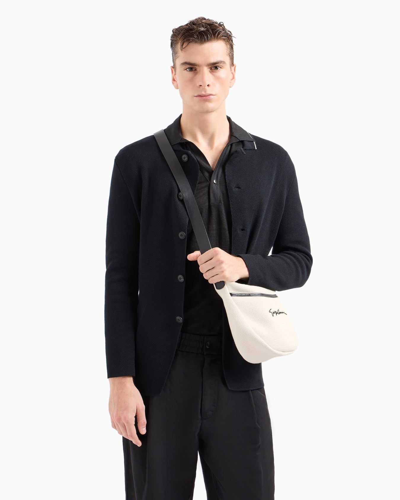 Small canvas and leather shoulder bag Slide 5
