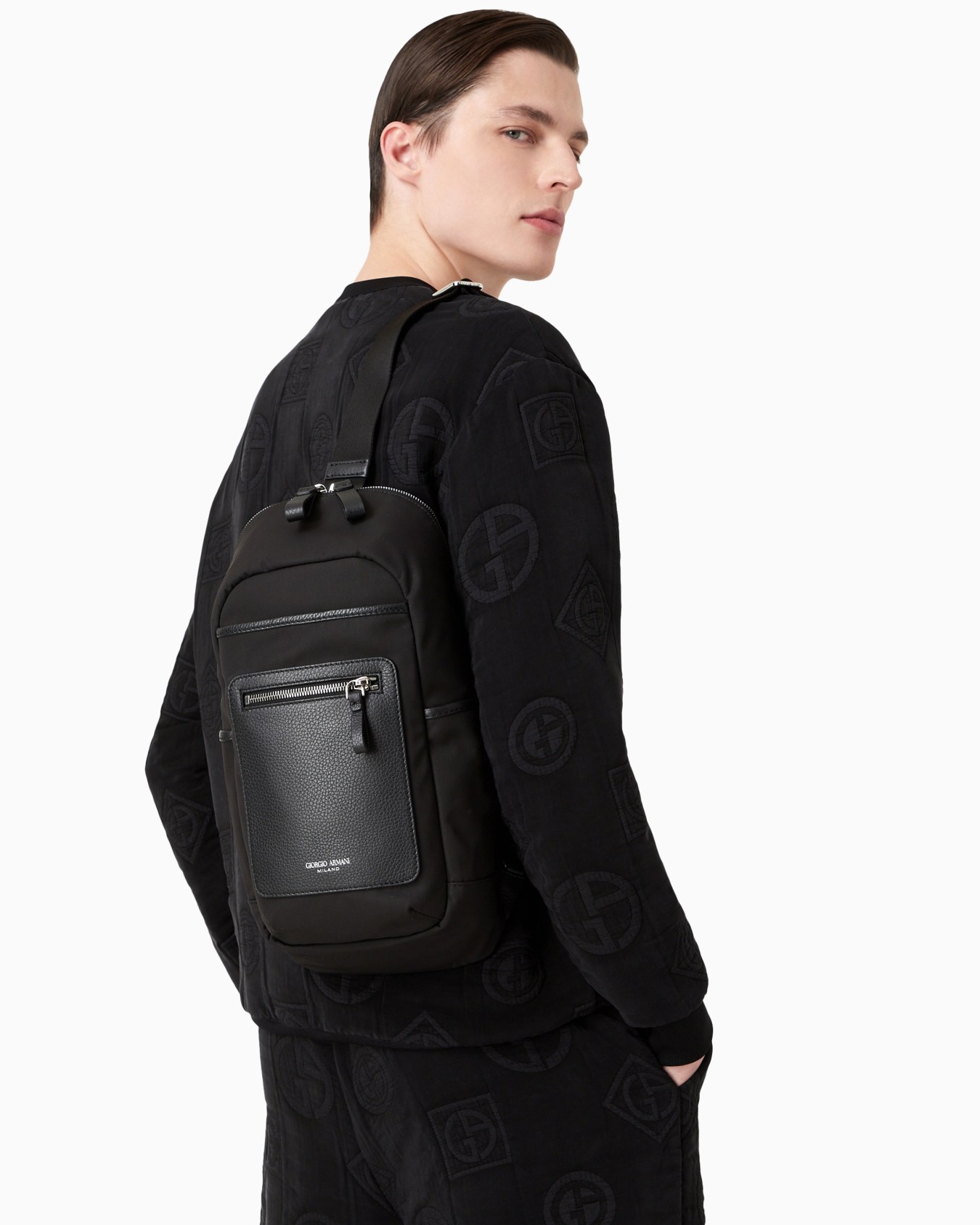 Zaino monospalla in nylon e pelle granata Slide 5