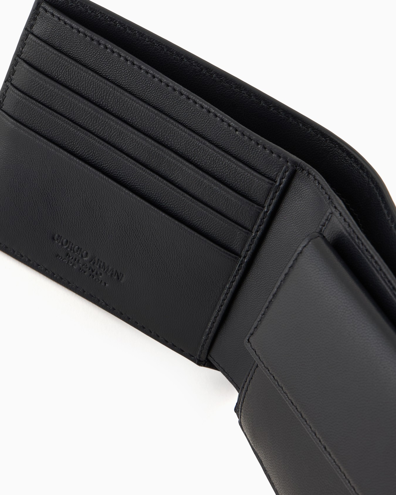 자수 로고 동전지갑 디테일 가죽 바이폴드 지갑 슬라이드 3