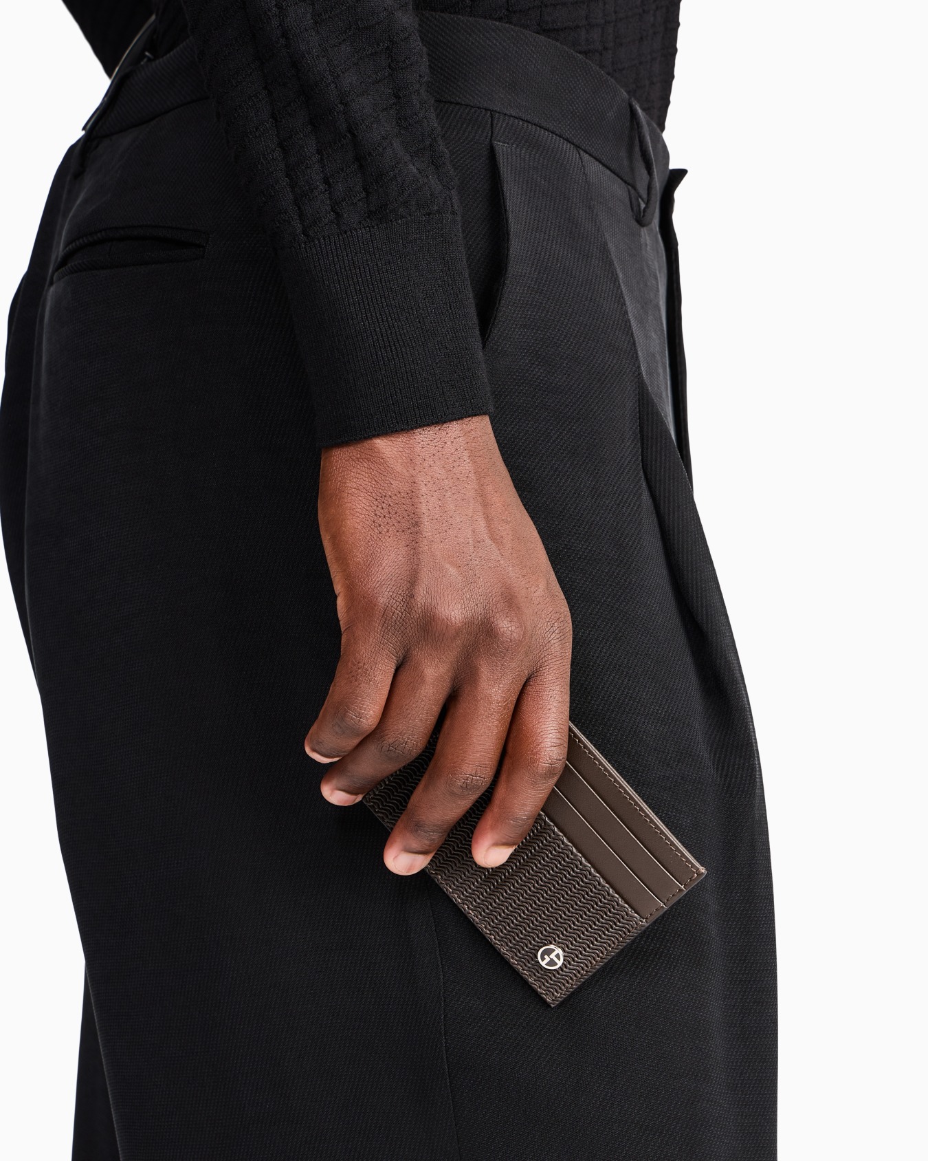 Bi-fold wallet in wave print leather with embossed logo Slide 4