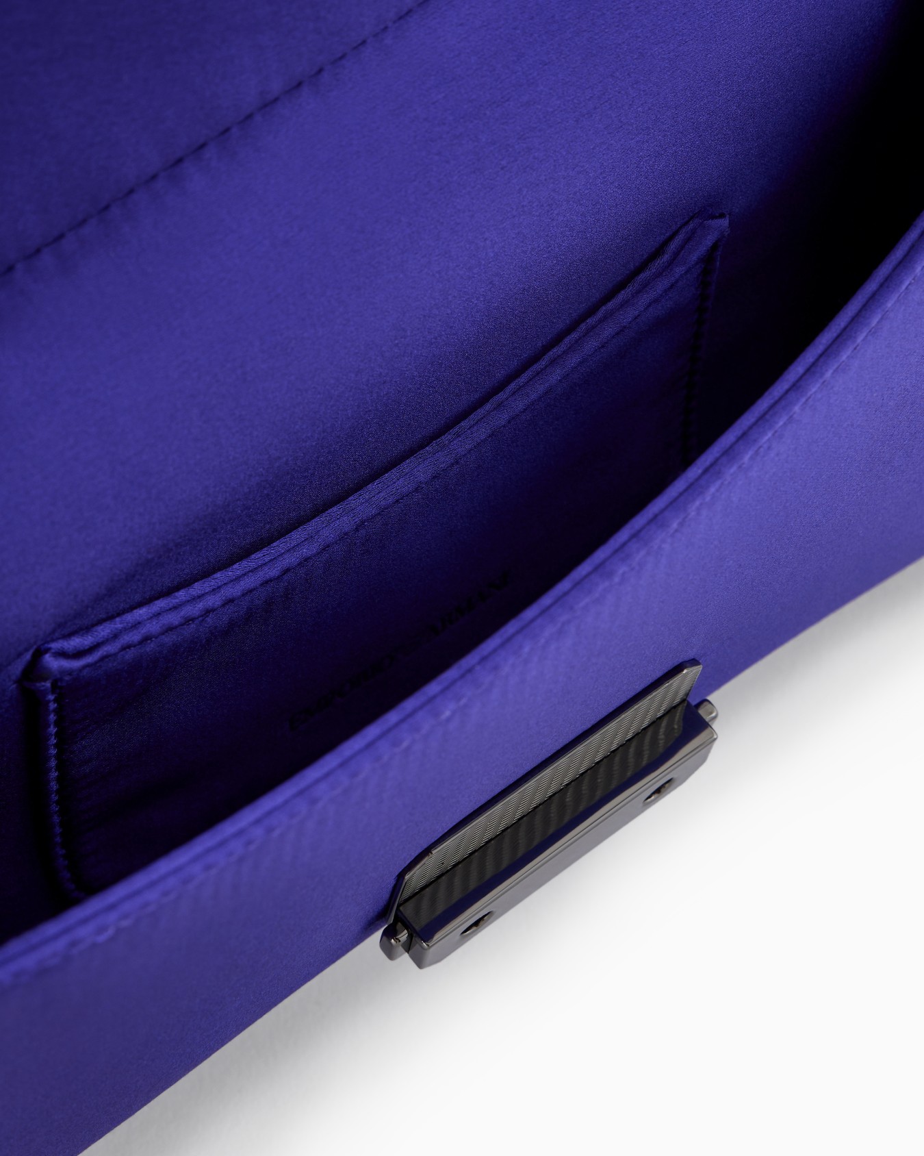 Satin clutch bag with chain strap Slide 3