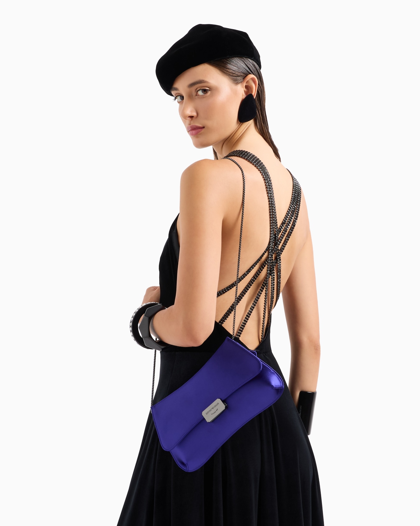 Satin clutch bag with chain strap Slide 6