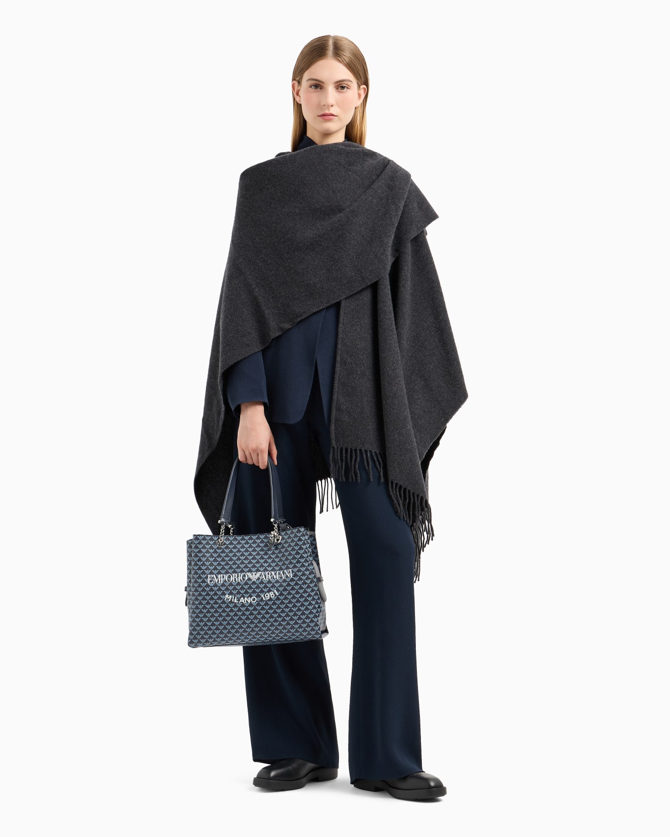 All-over eagle shopper bag with eagle charm Slide 6