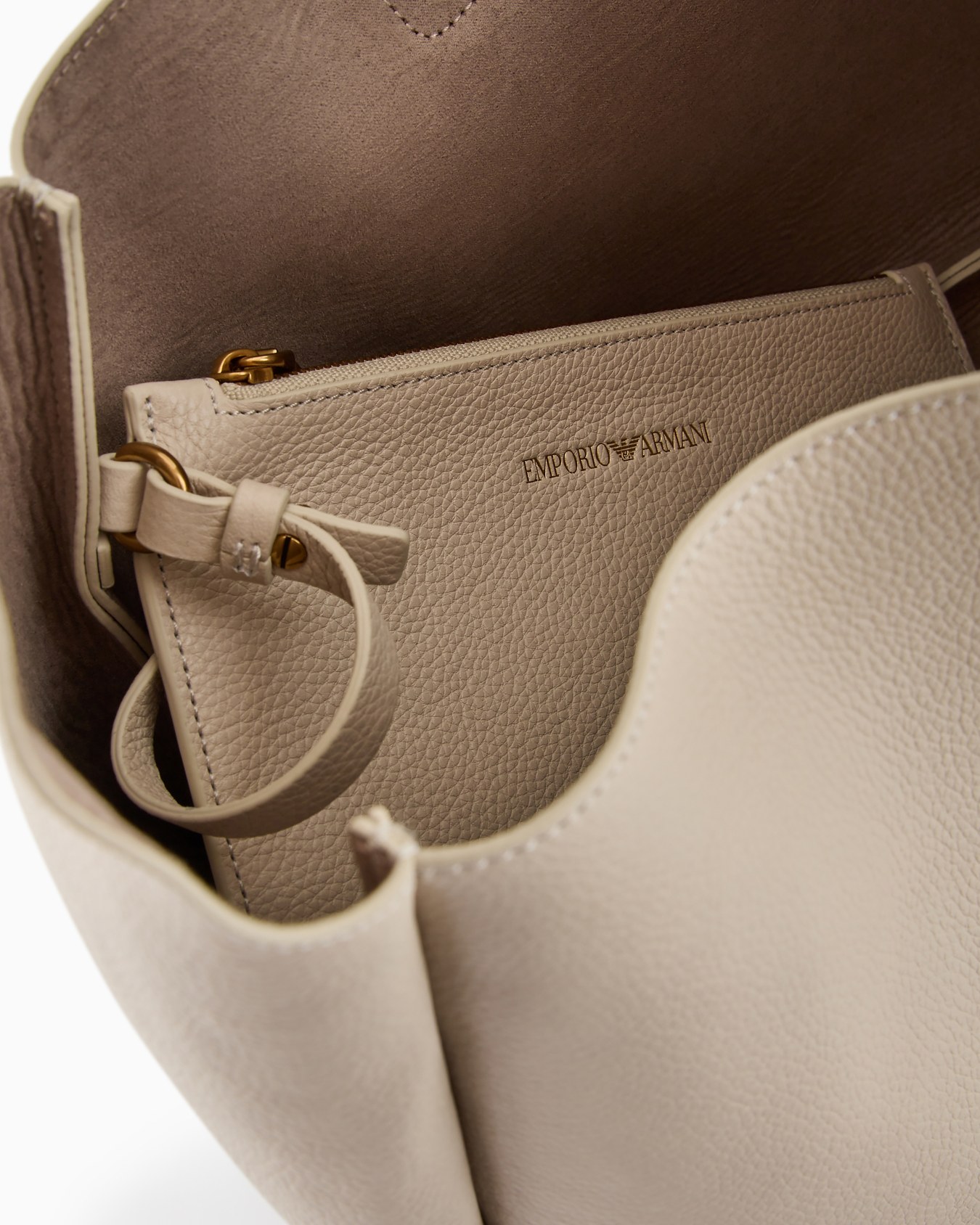 Leather hobo shoulder bag with eagle buckle Slide 3
