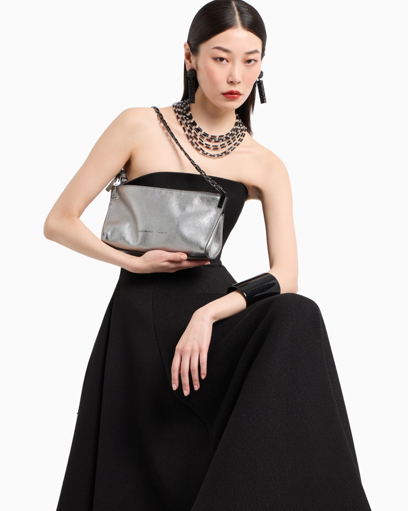 Metallic leather shoulder bag Slide 6