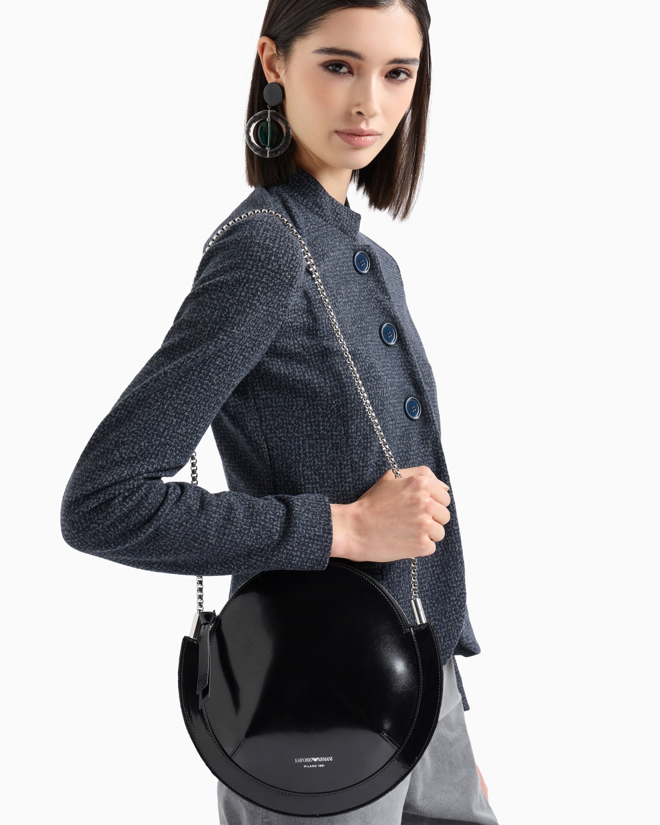 Leather round shoulder bag Slide 5