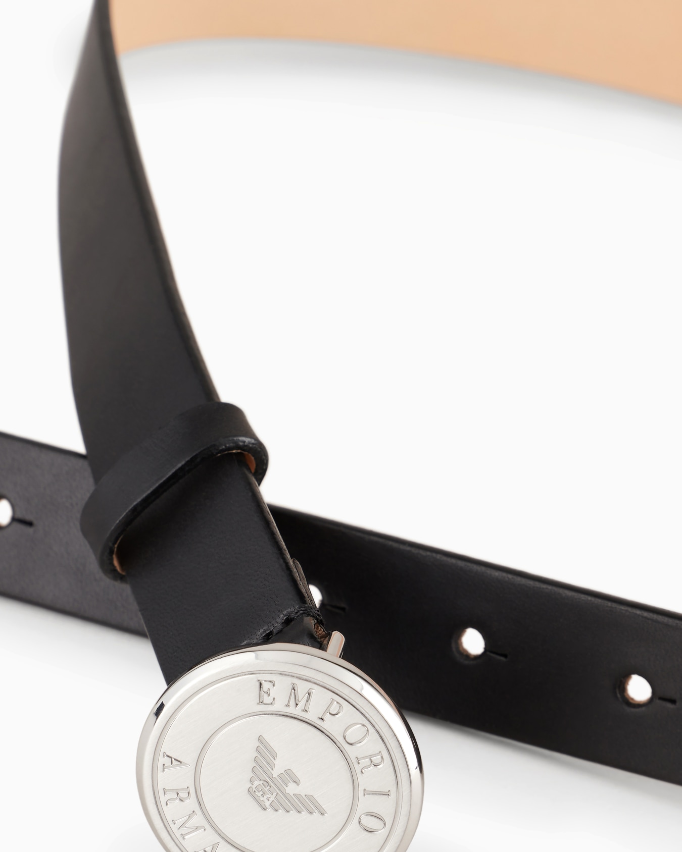 Vegetable-tanned leather belt with medallion buckle Slide 1