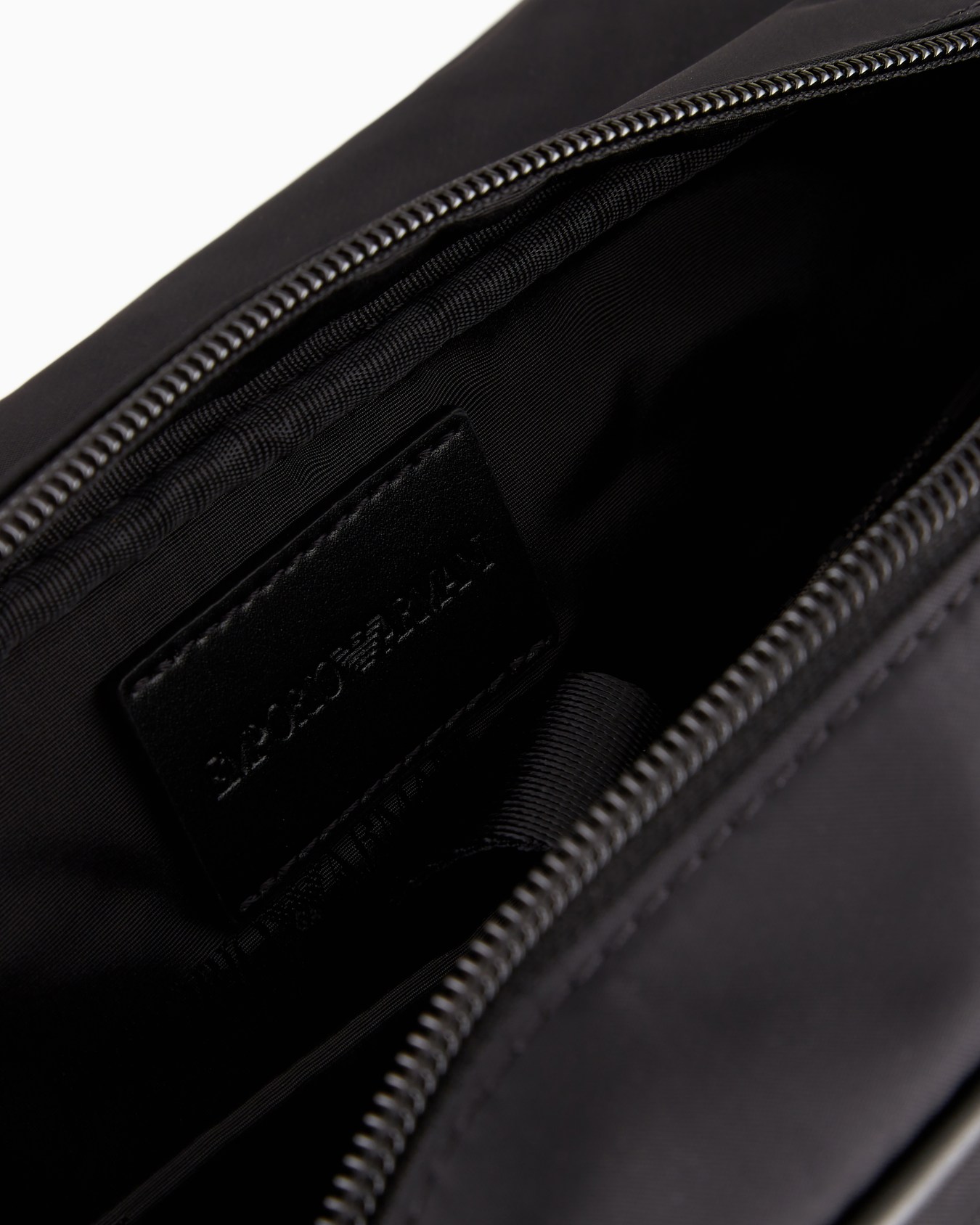 Borsa messenger in nylon riciclato Slide 3
