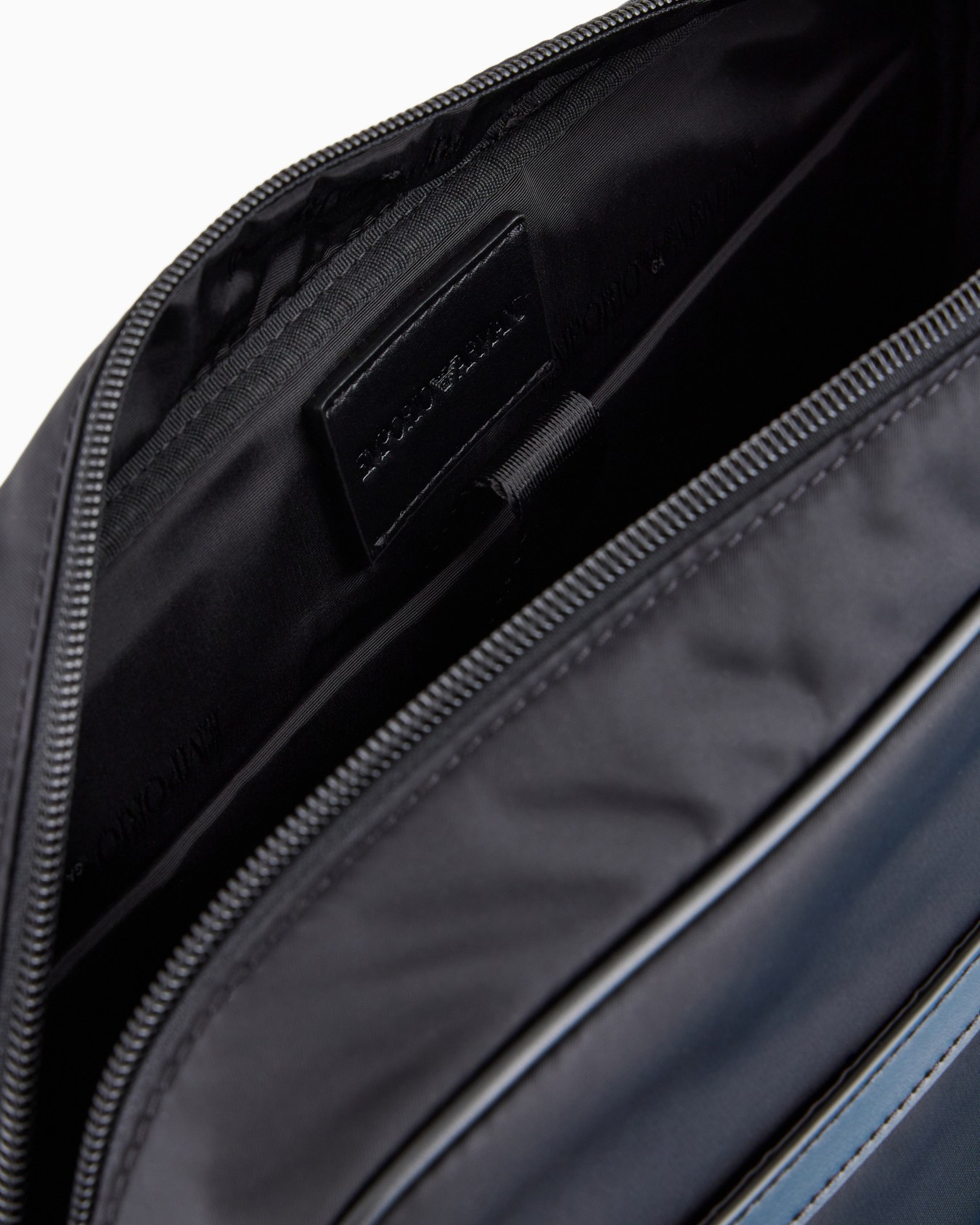 Sac messenger en nylon recyclé ASV Diapositive 3