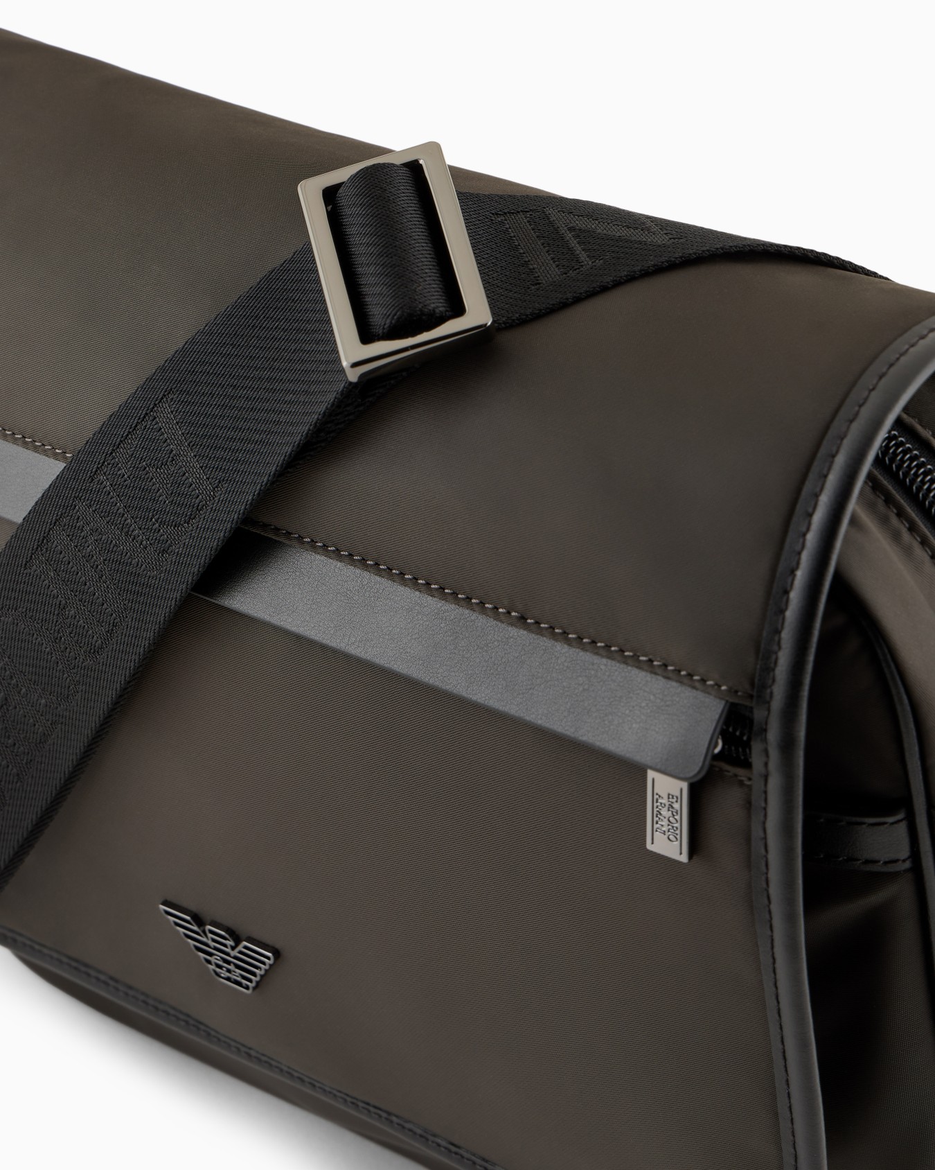 ASV recycled nylon messenger bag Slide 4