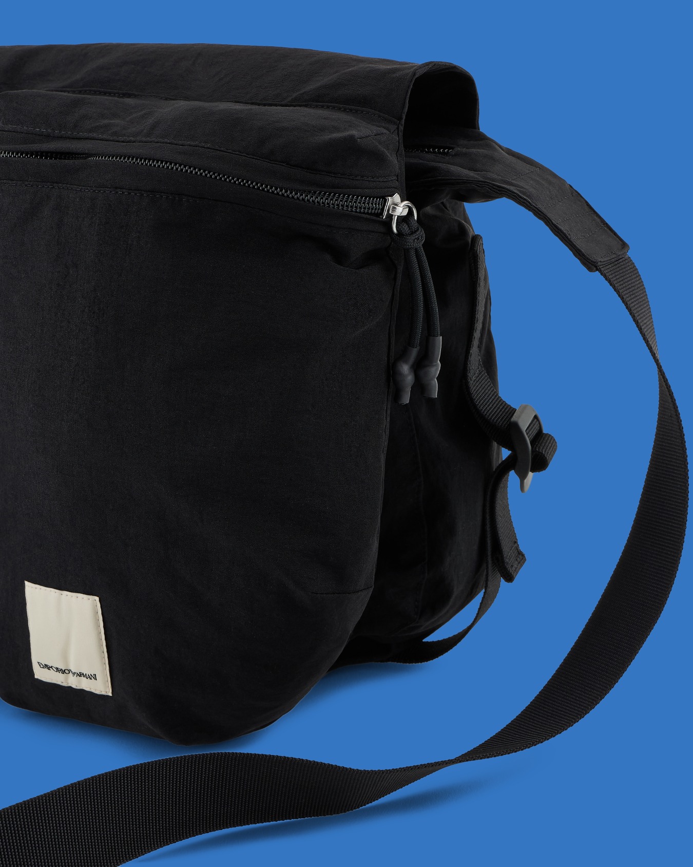 Kleine Messenger-Tasche aus der Black Blue ASV-Sonderkollektion, gefertigt aus Nylon Folie 4