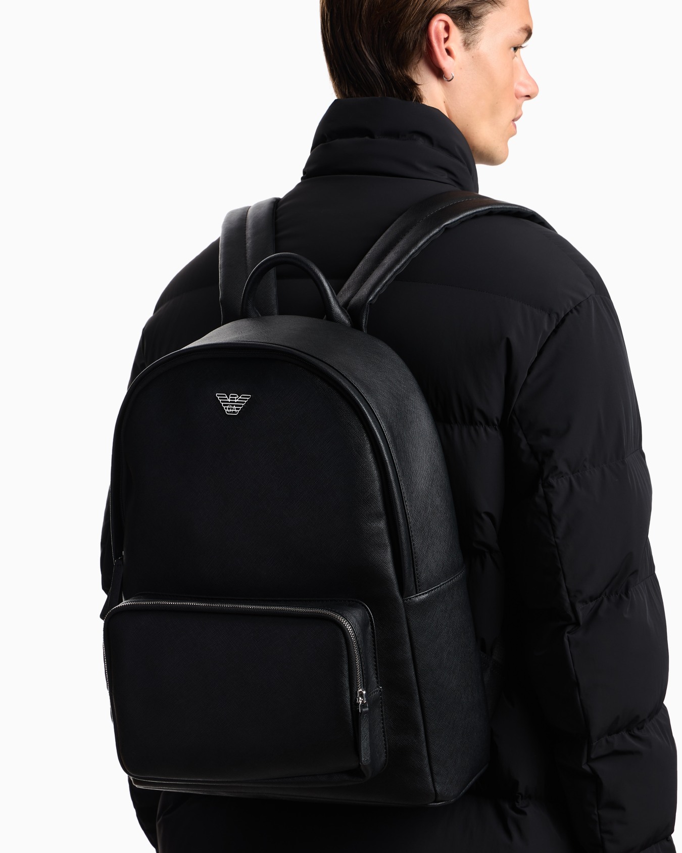 Runder ASV Rucksack aus neu aufbereitetem Saffiano-Leder mit Adler-Plakette Folie 5