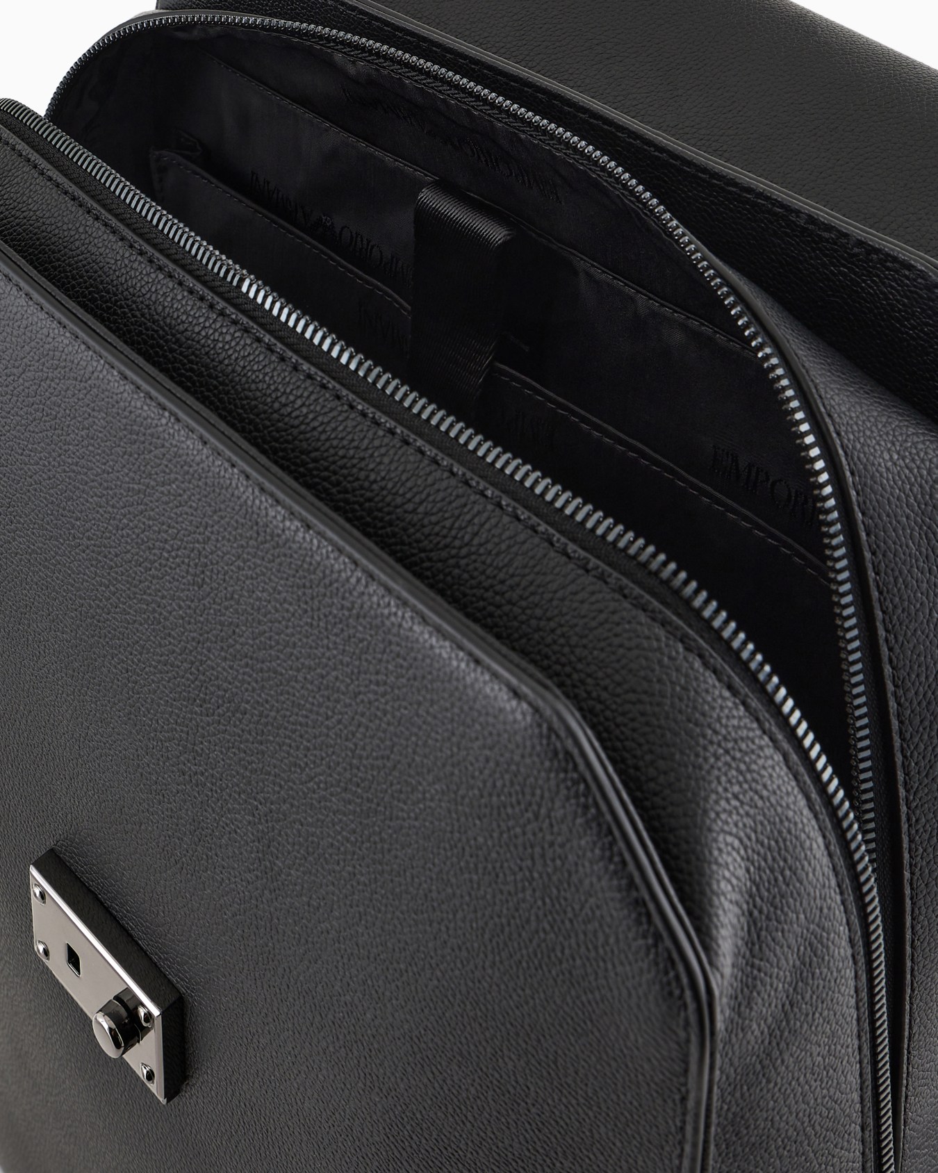 バックパック タンブルレザー製 フラップ＆ノートパソコン用コンパートメント スライドする 3