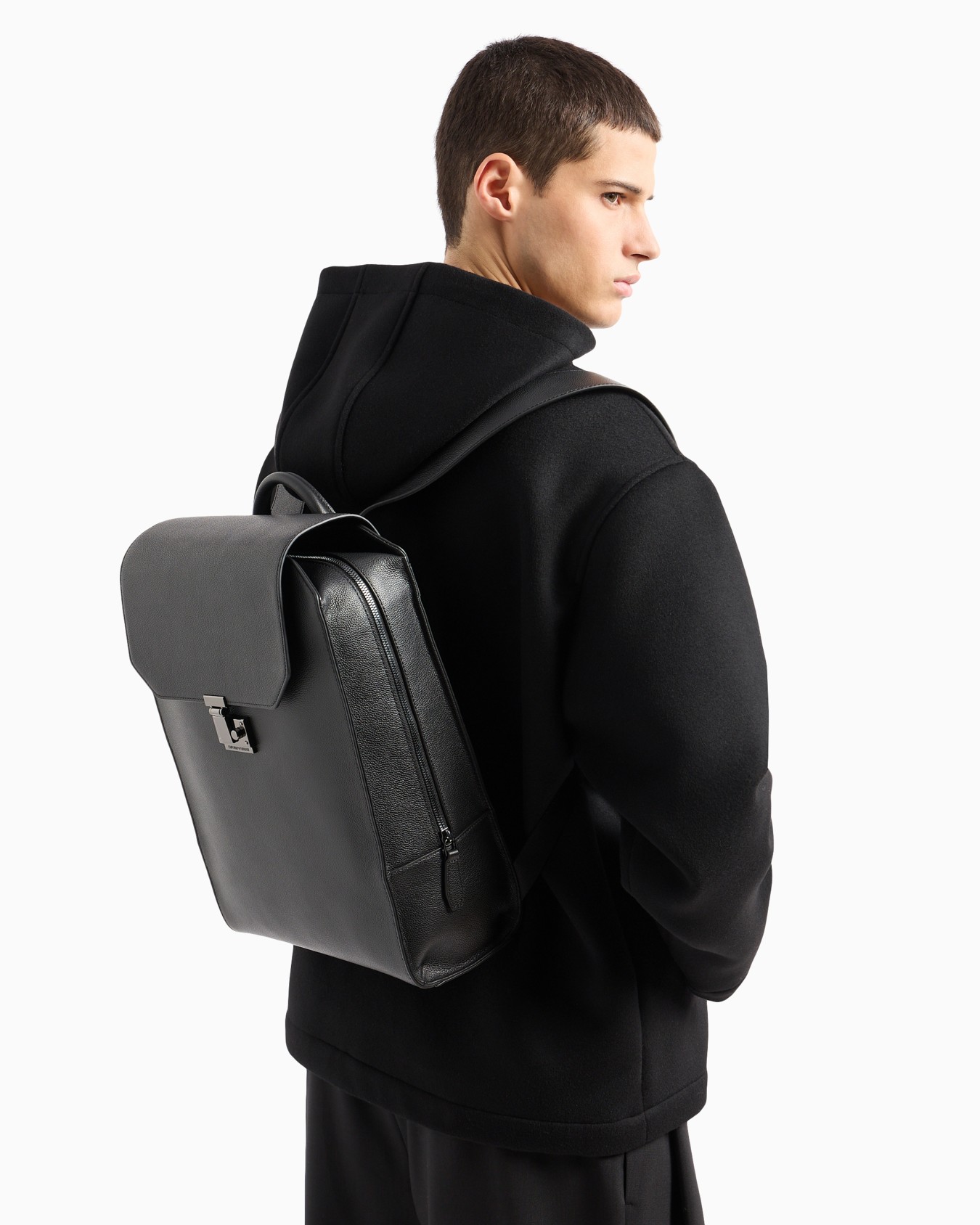 Mochila con solapa y bolsillo para portátil en piel abatanada Diapositiva 5