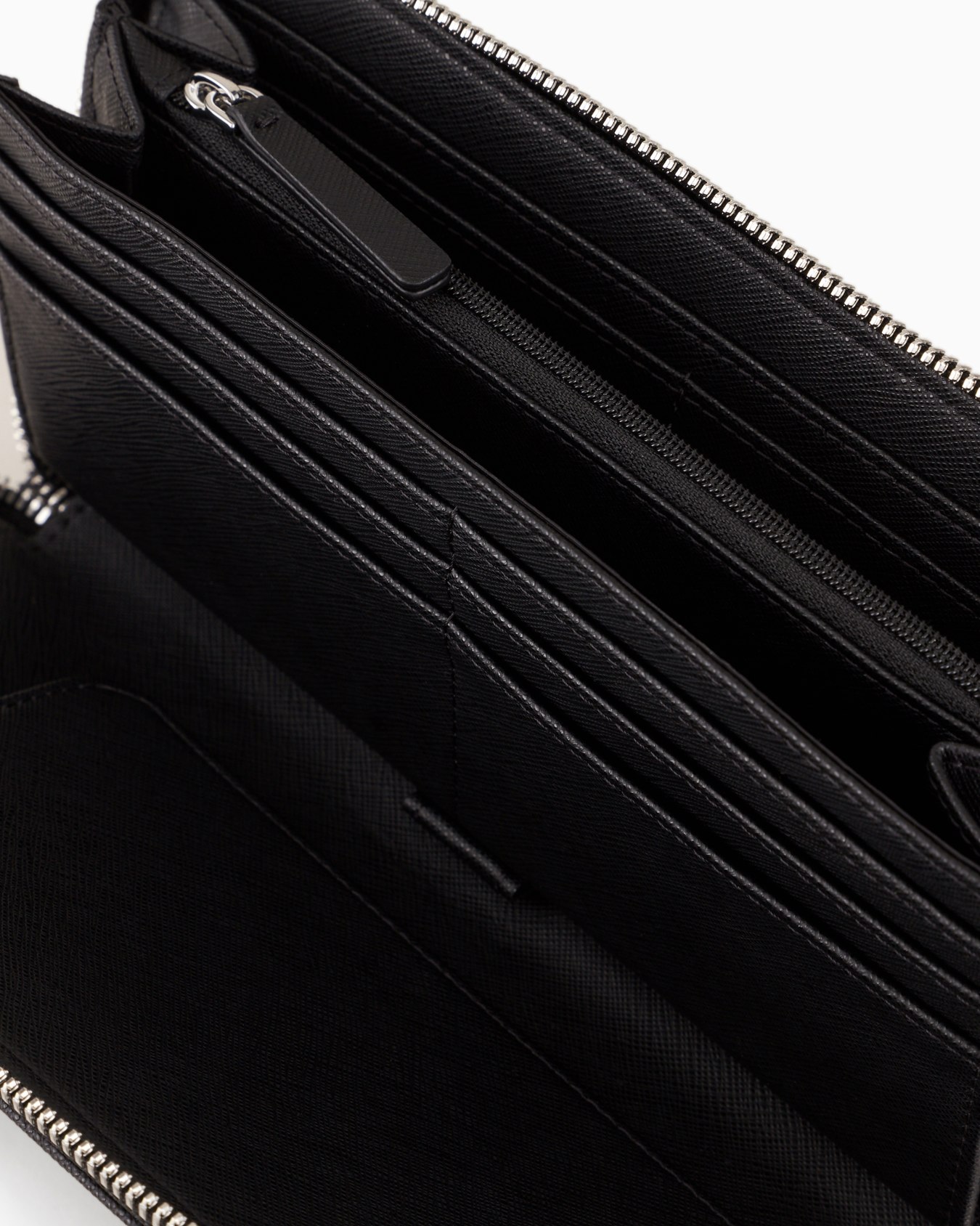Cartera con cremallera perimetral de piel saffiano regenerada con placa de águila ASV Diapositiva 2