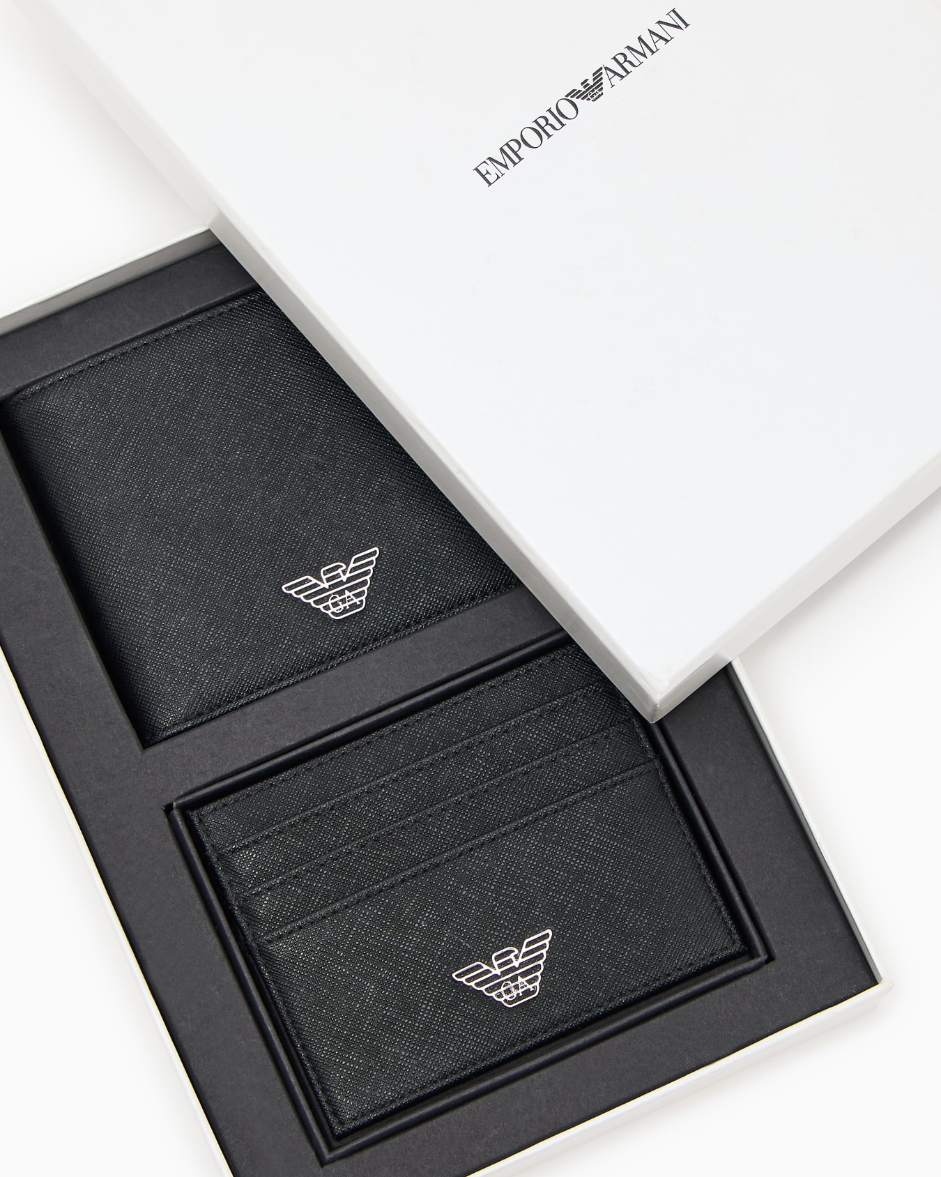 Caja regalo con cartera y tarjetero en piel saffiano regenerada con placa de águila ASV Diapositiva 5