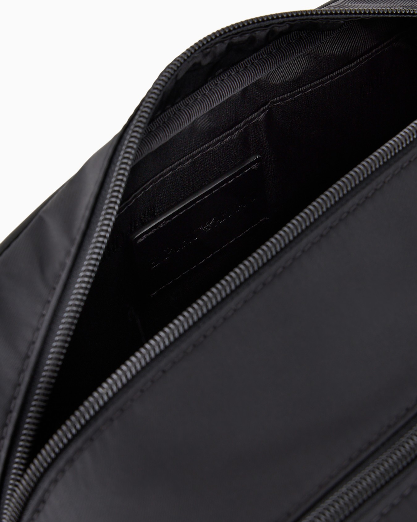 ASV recycled nylon washbag Diapositiva 3