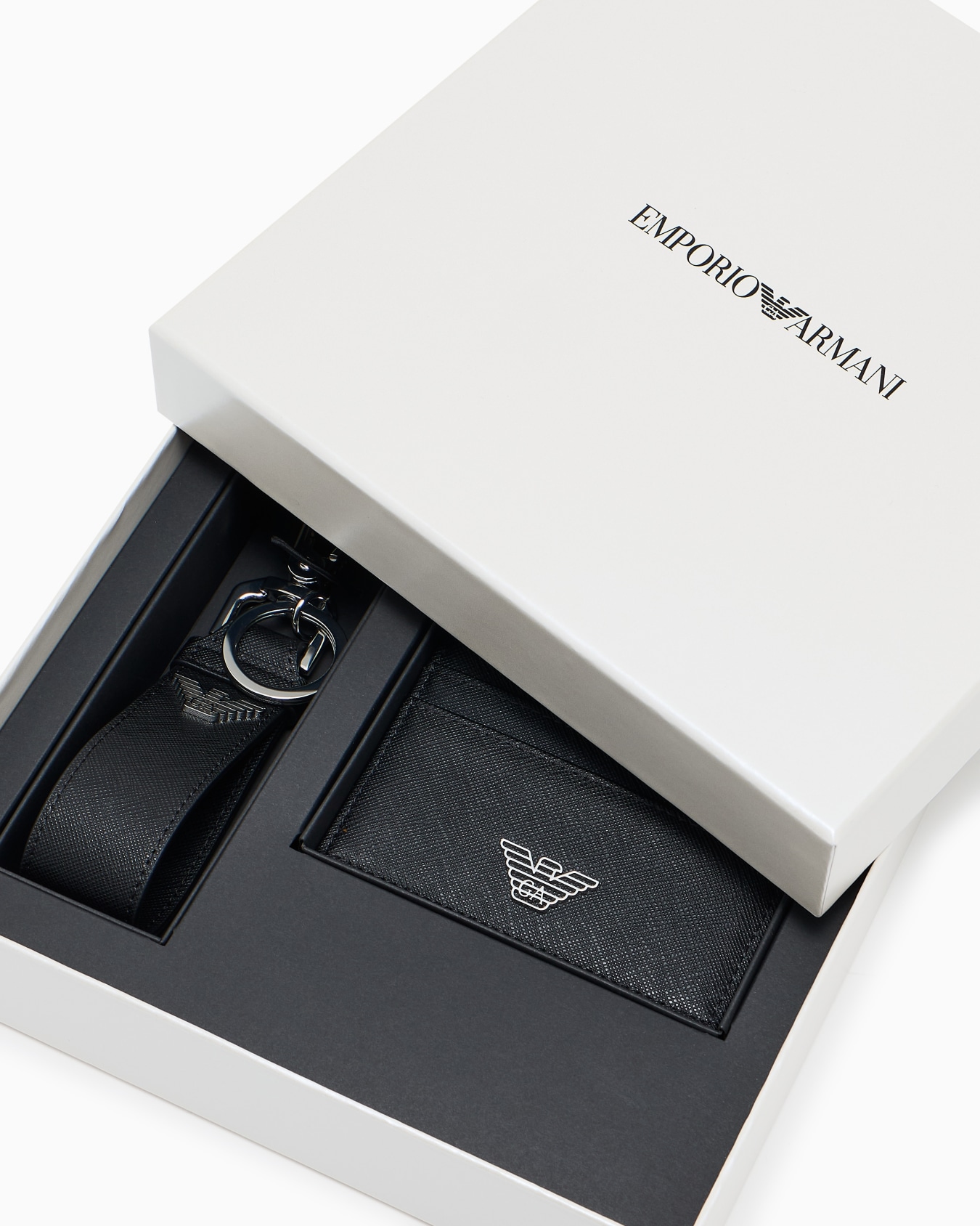 ASV gift box with regenerated Saffiano leather wallet and card holder with eagle plate Slide 4