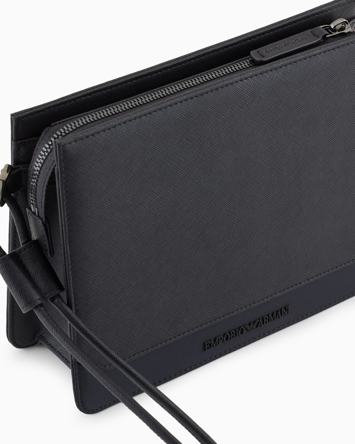 Bolso de mano en piel saffiano regenerada y nailon reciclado ASV Diapositiva 4