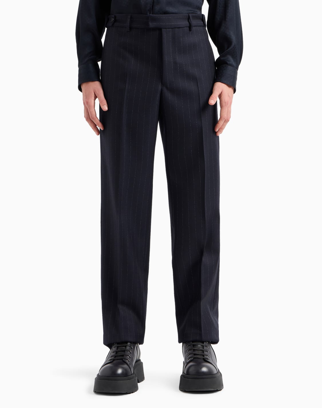 pantaloni-con-dettaglio-cinturino-in-lana-vergine-compatta-motivo-gessato-blu-navy--emporio-armani