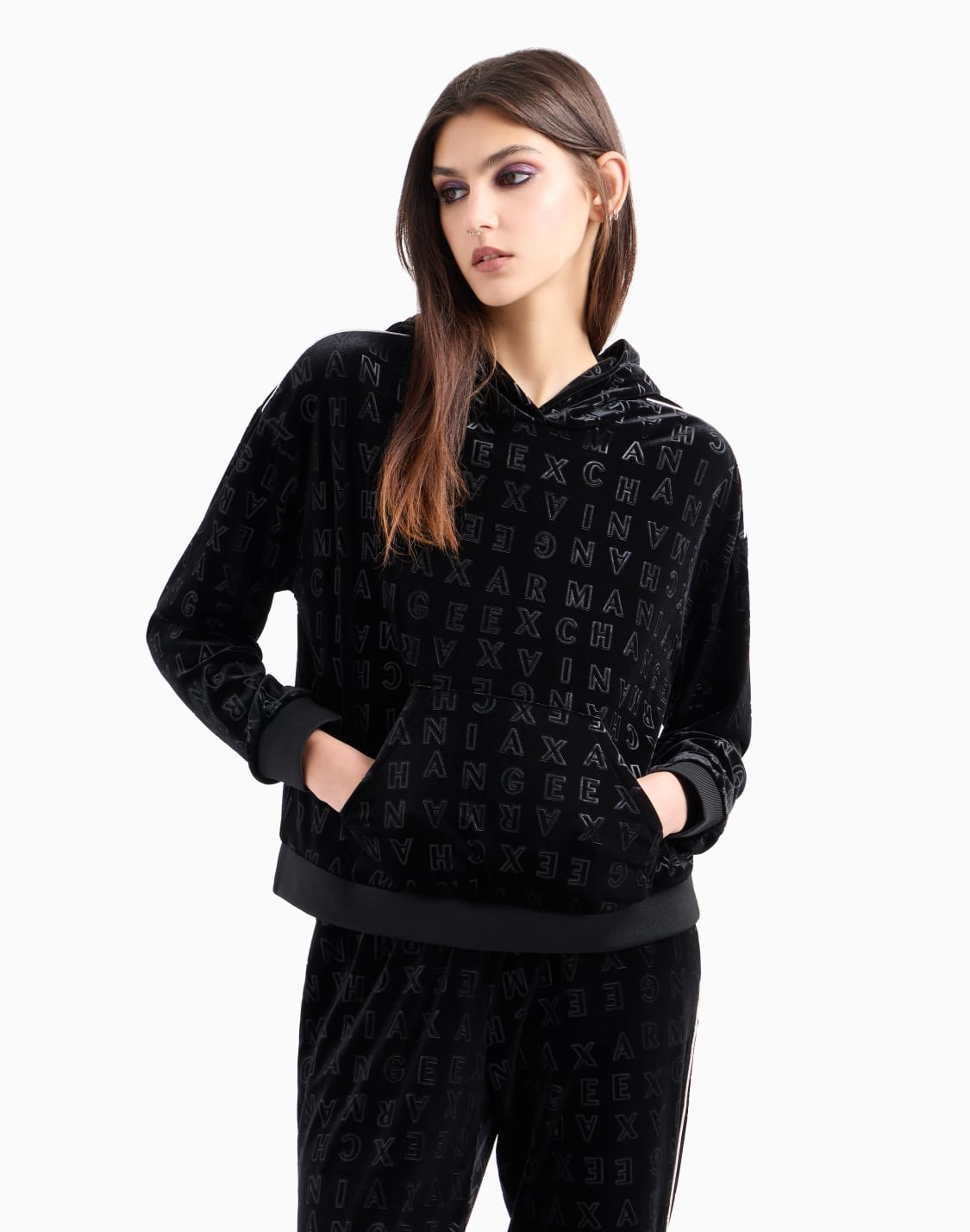 オンライン限定エンボスロゴ-フデッドベルベットパカ-ブラック--armani-exchange