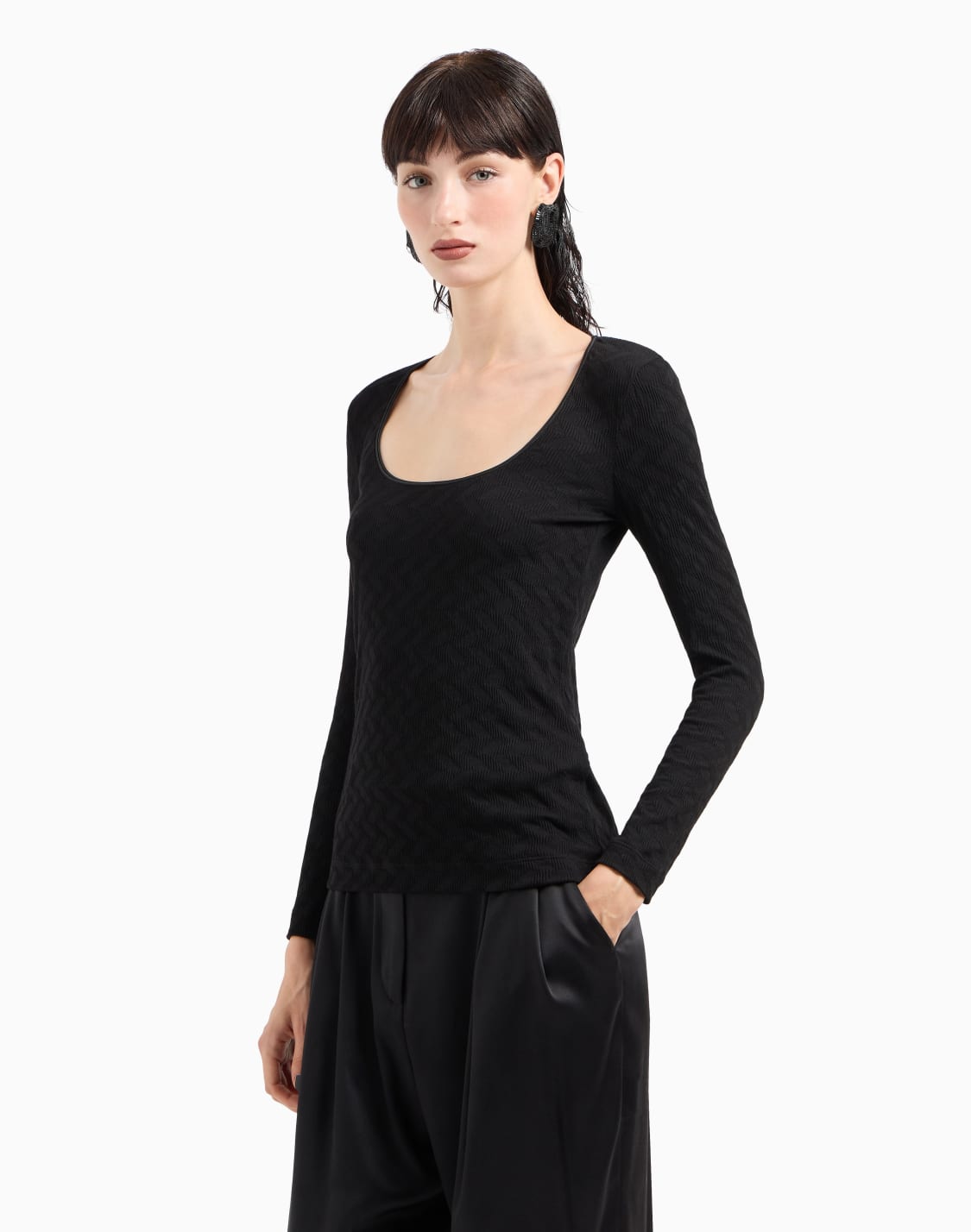 asv-crew-neck-jumper-in-viscose-and-cashmere-jacquard-jersey-black--giorgio-armani
