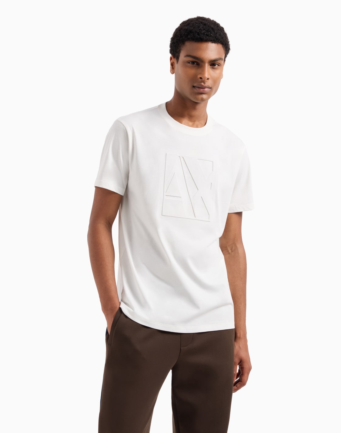 camiseta-regular-fit-de-algodn-orgnico-con-maxilogotipo-asv-tono-sobre-tono-blanco--armani-exchange