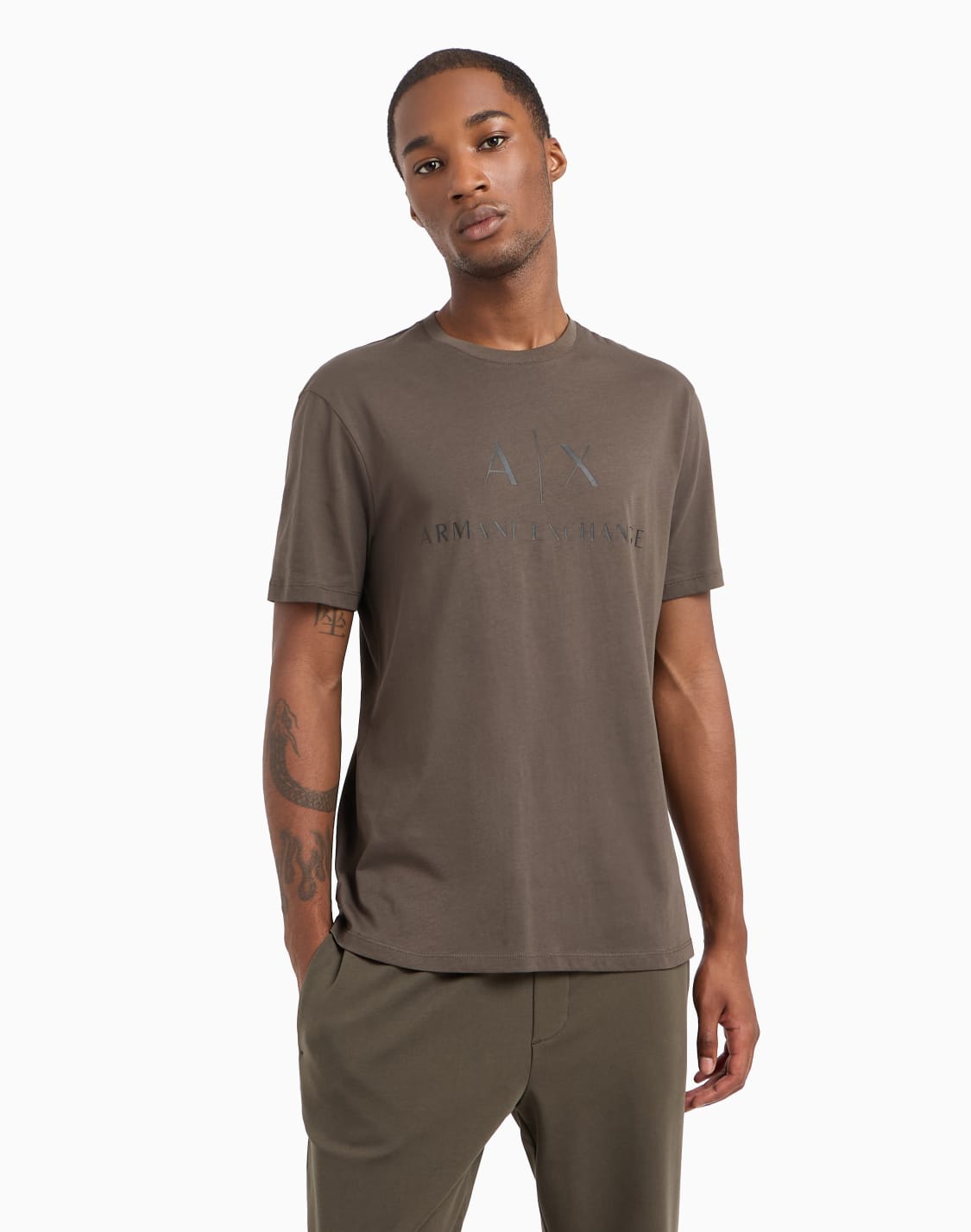 camiseta-de-punto-slim-fit-con-logo-marrn--armani-exchange