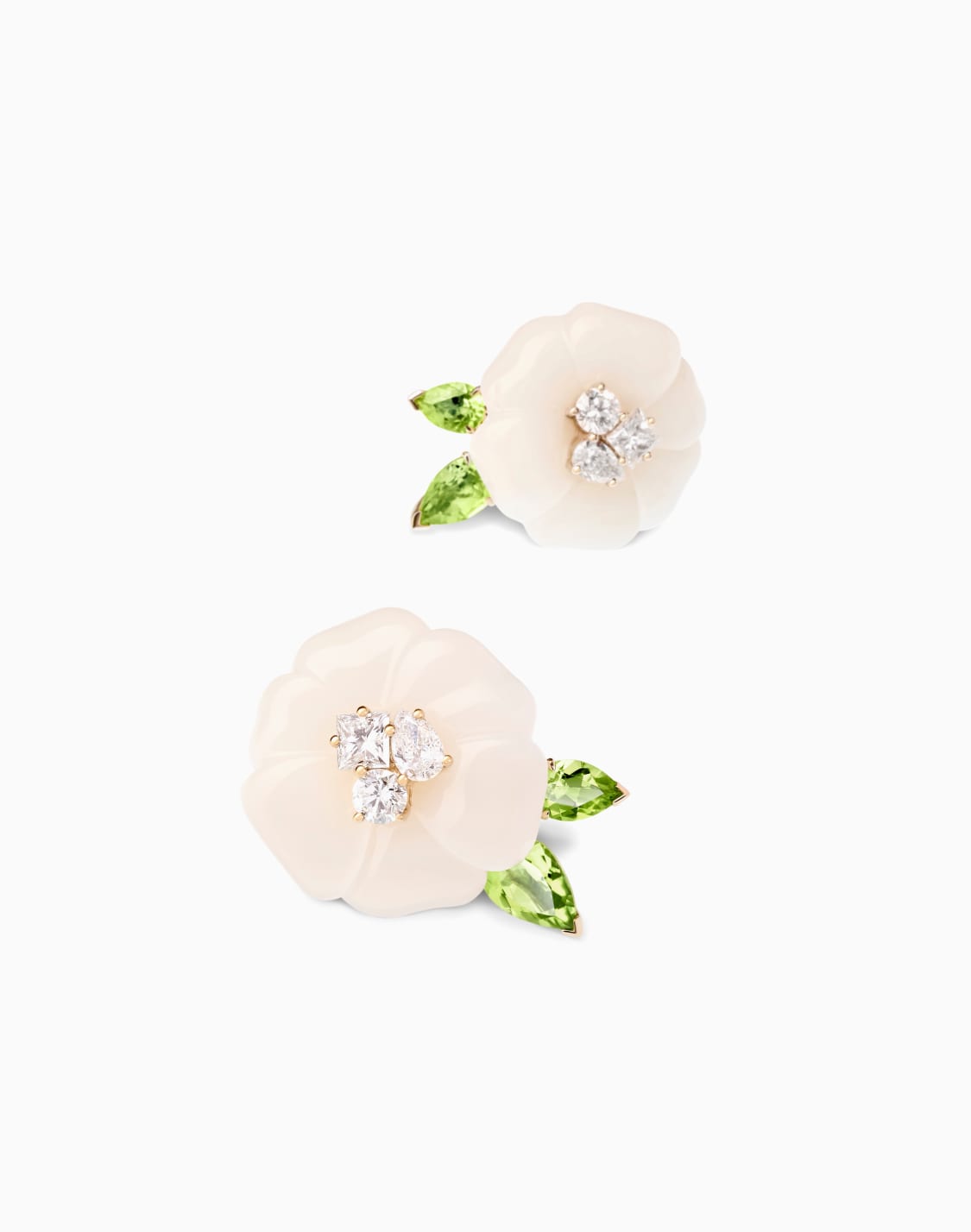 blanche-18k-gold-earrings-with-white-agate-diamonds-and-peridot-green--giorgio-armani