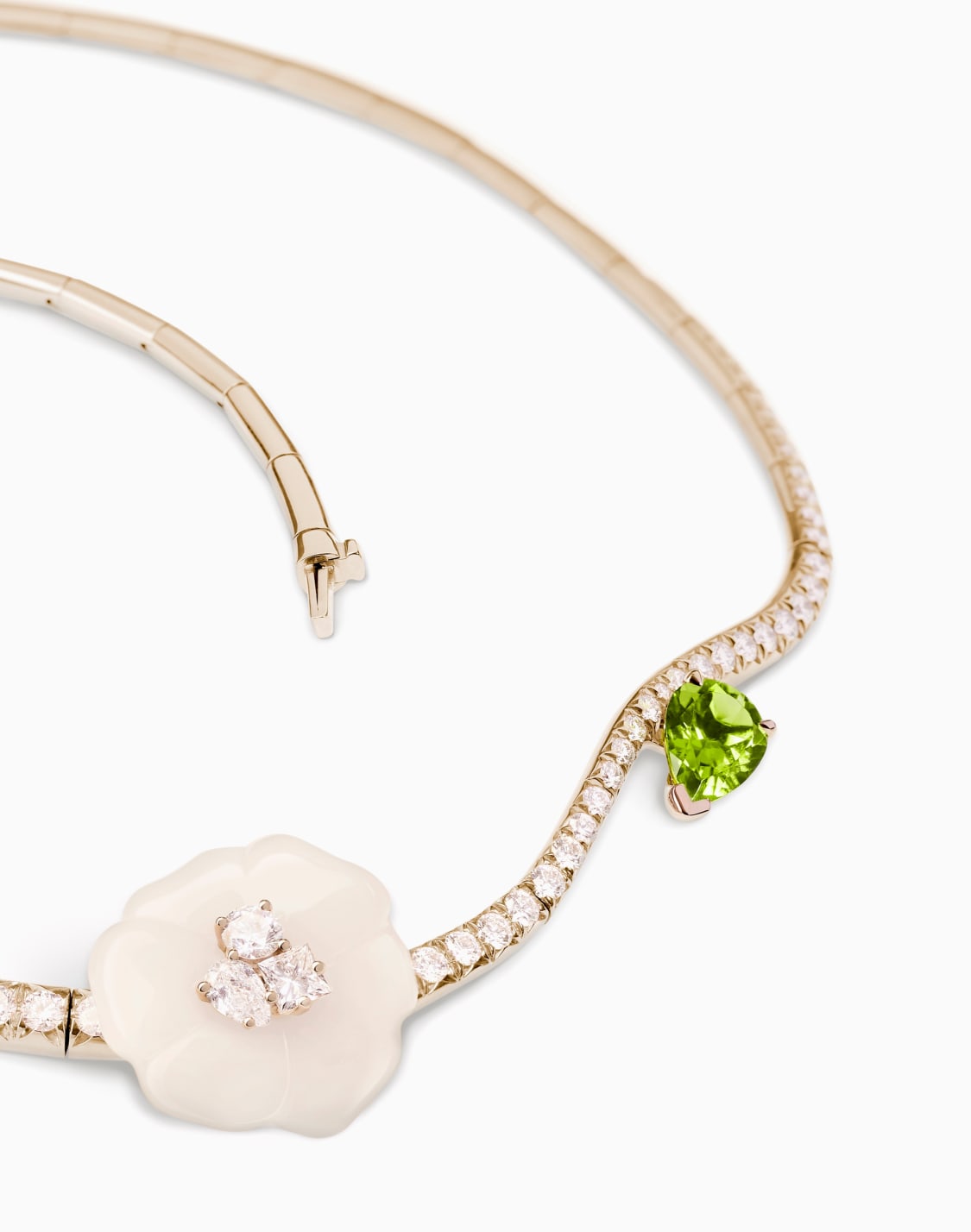 blanche-choker-necklace-in-18k-gold-diamond-white-agate-and-peridot-green--giorgio-armani