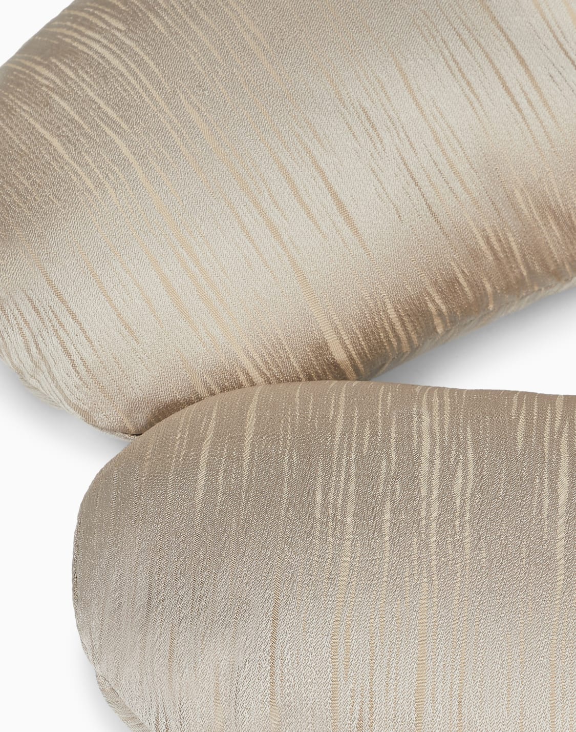 sally-travel-cushions-beige--armani-casa