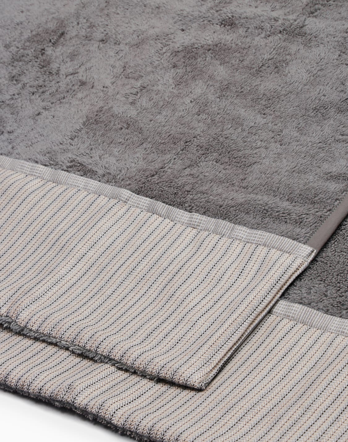 petty-towels-grey--armani-casa