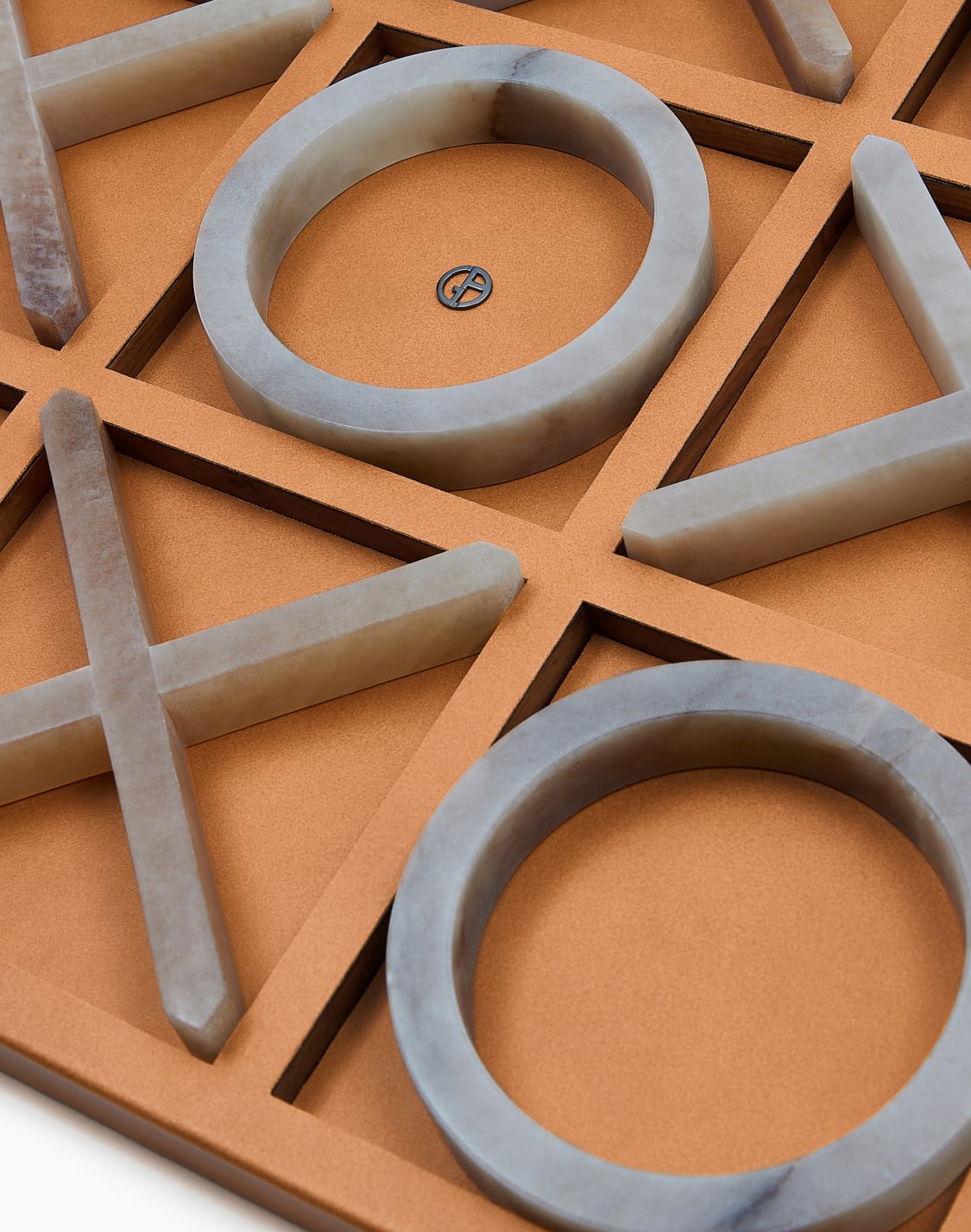 joe-三目並べ-ベジュ--armani-casa